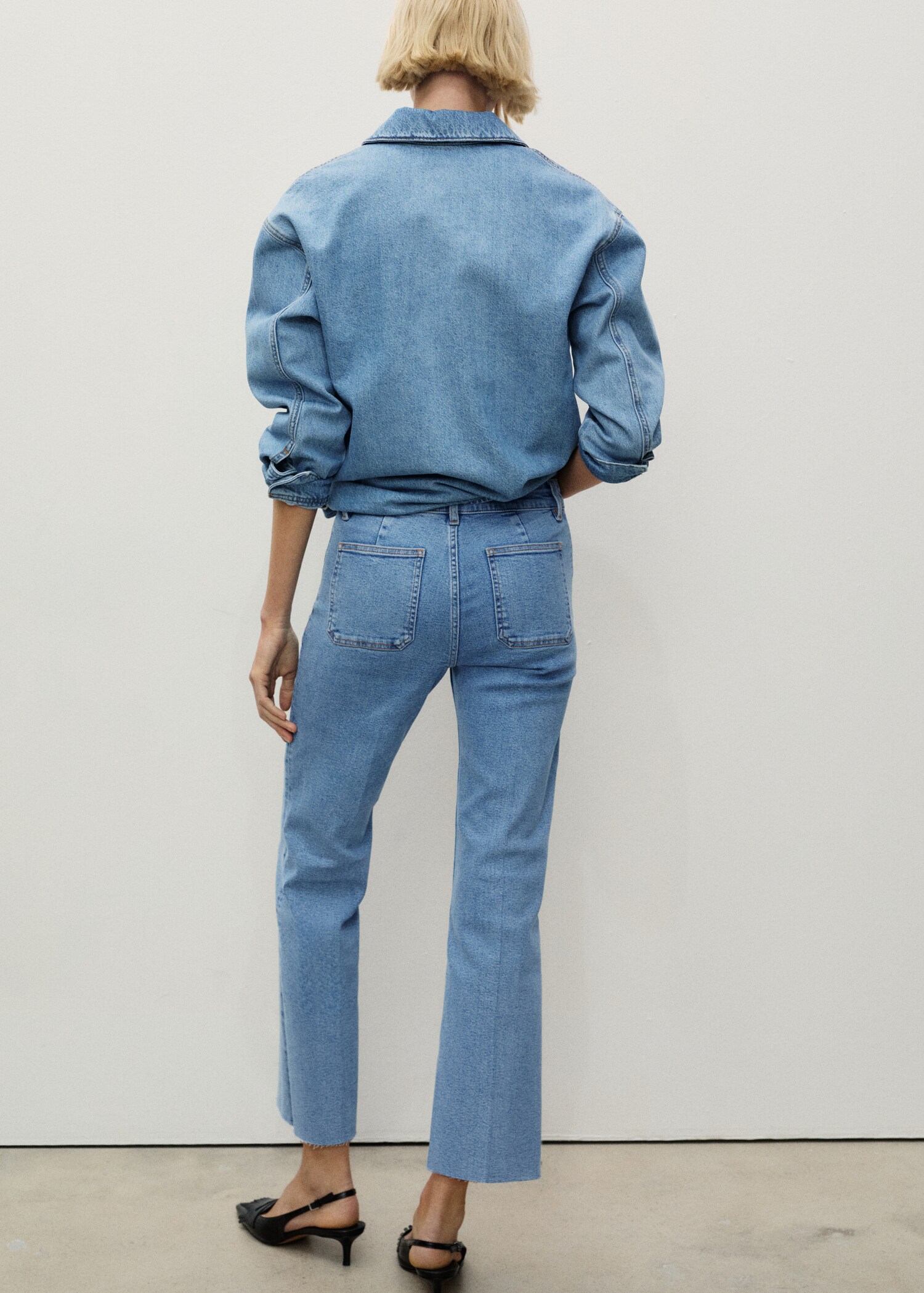 Jeans flare crop bolsillos - Reverso del artículo