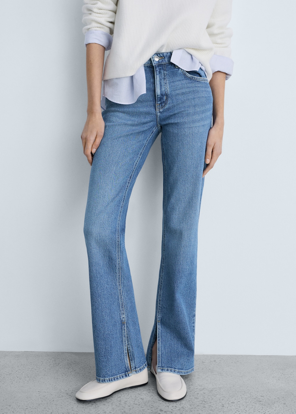 Jeans rectos tiro medio aberturas