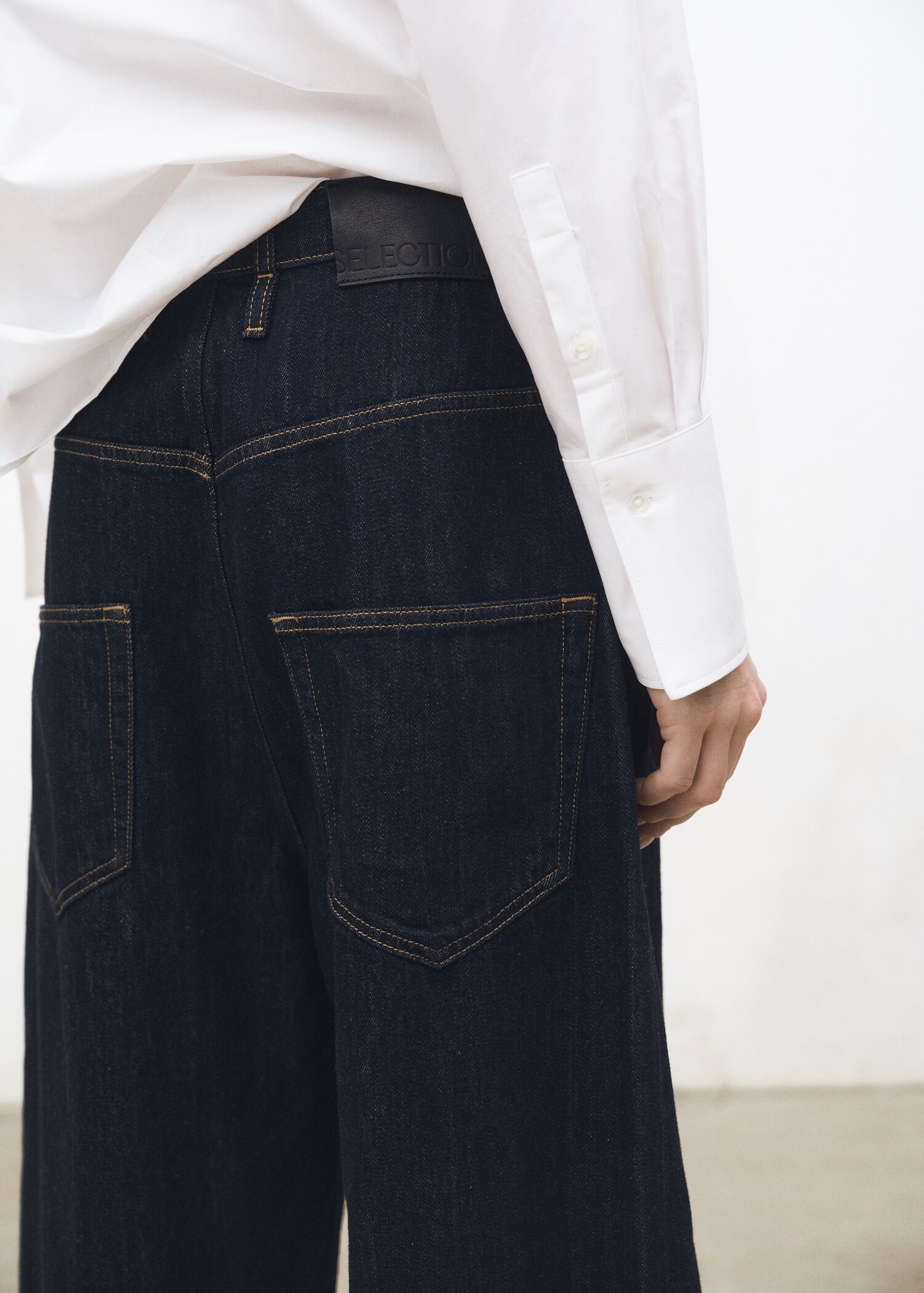 Low-rise wide-leg rinse-wash jeans - Details of the article 6
