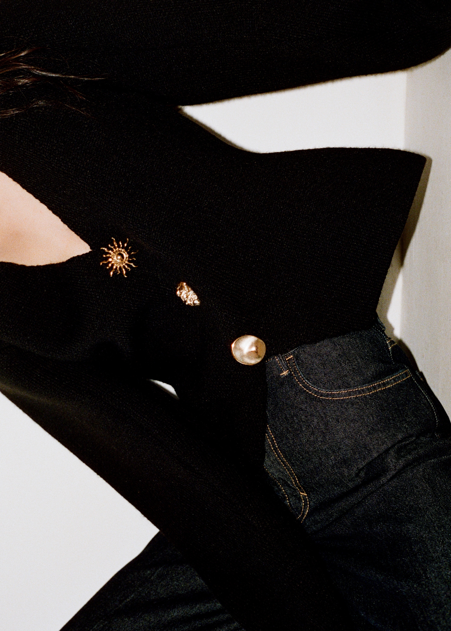 Knitted jacket with jewel buttons - Details of the article 6