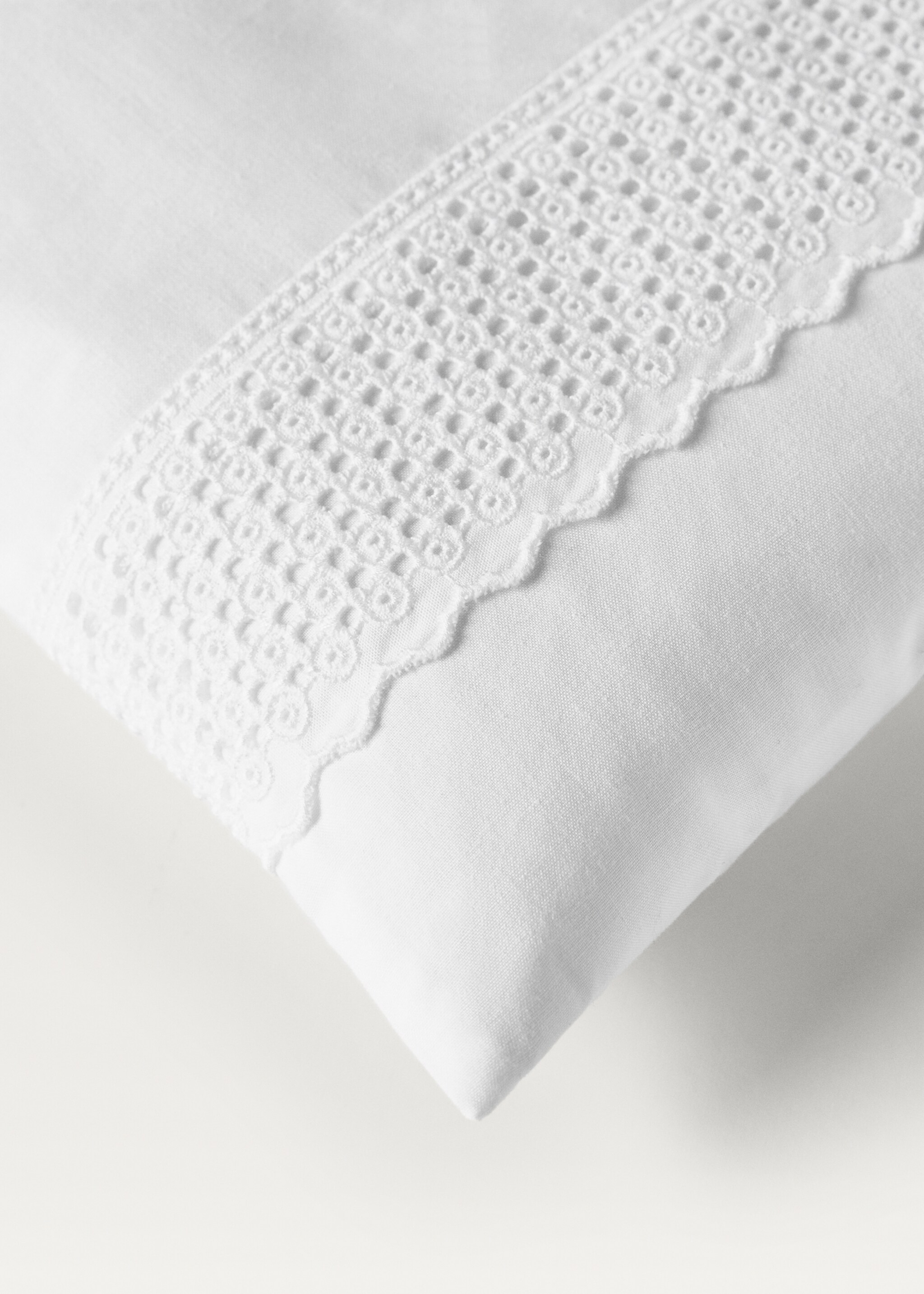 Mini-cot topper and pillow set with embroidered design - Details of the article 3