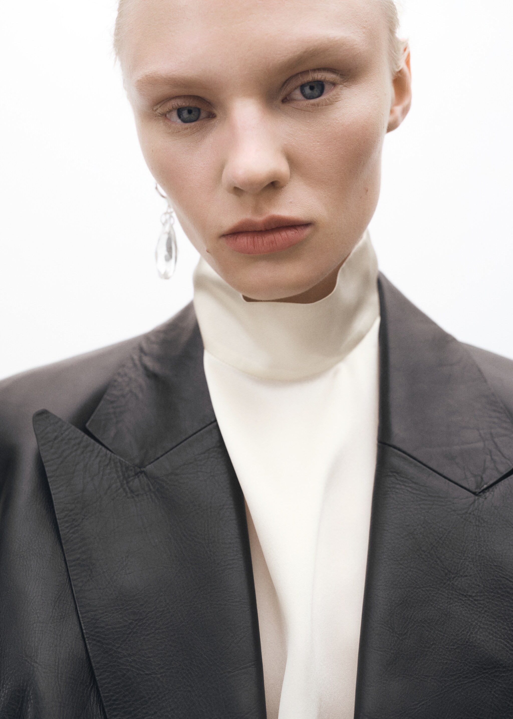 Double-breasted leather jacket - Details of the article 2