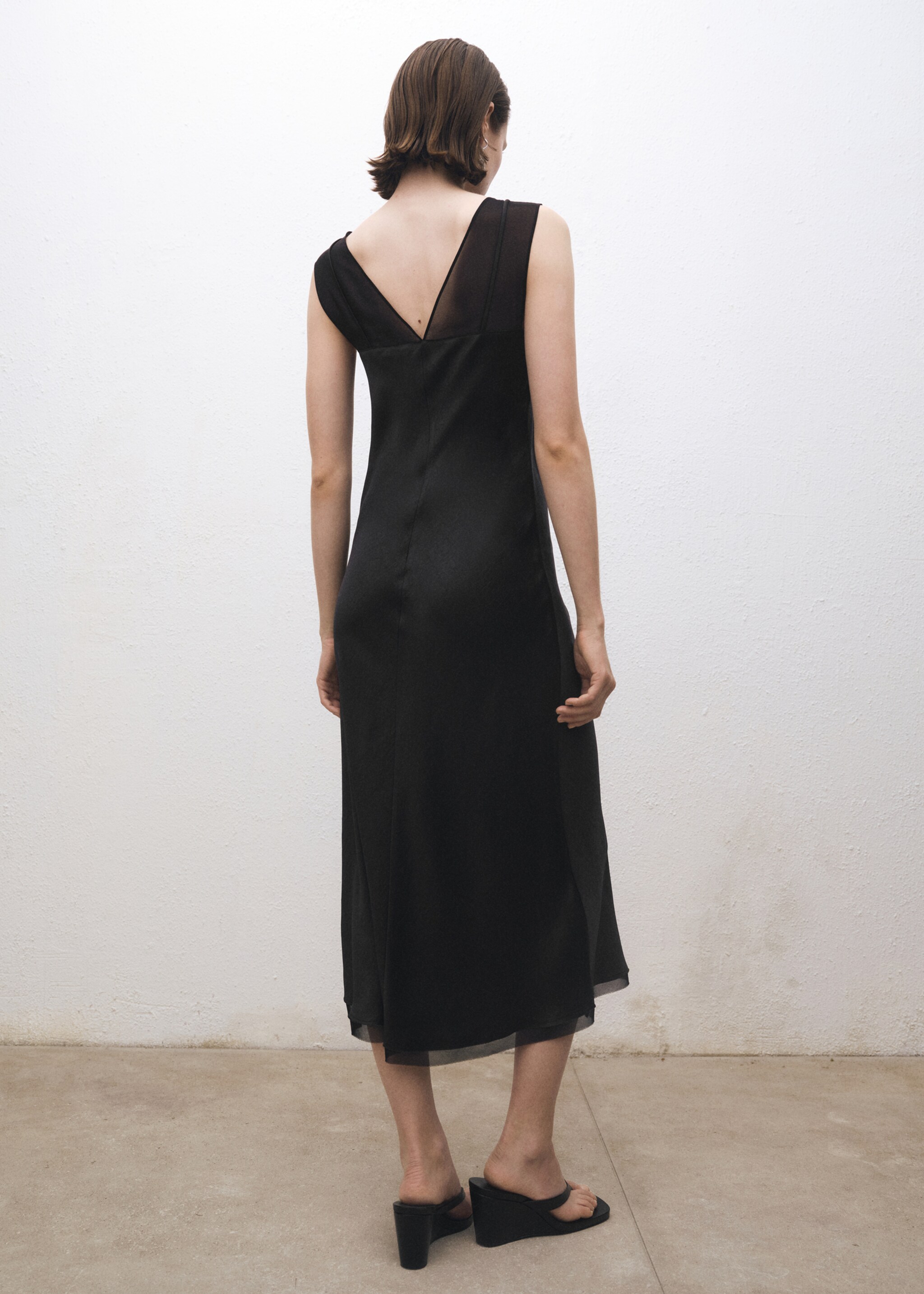 Contrasting satin dress - Reverse of the article