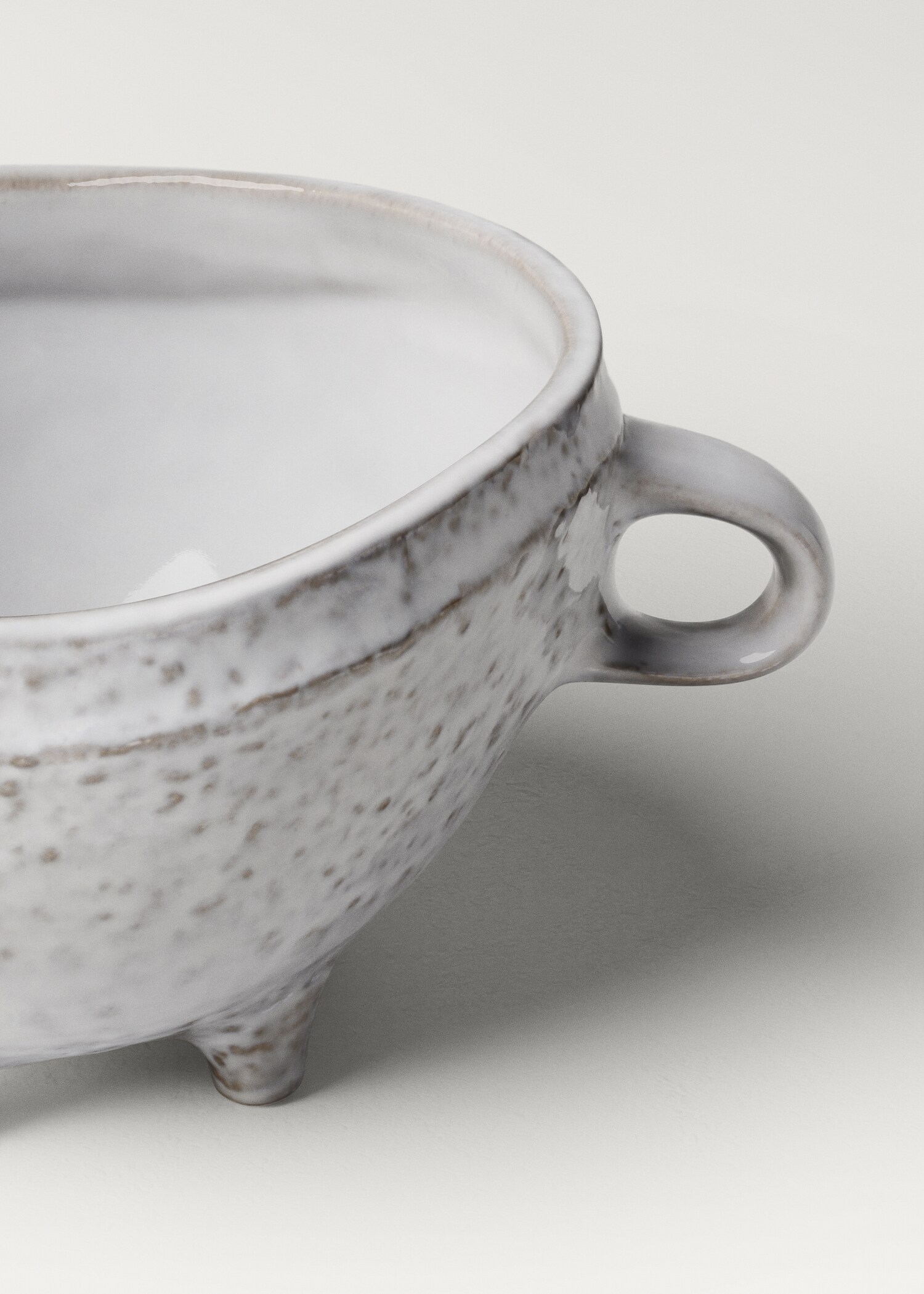 Medium irregular stoneware bowl - Details of the article 2