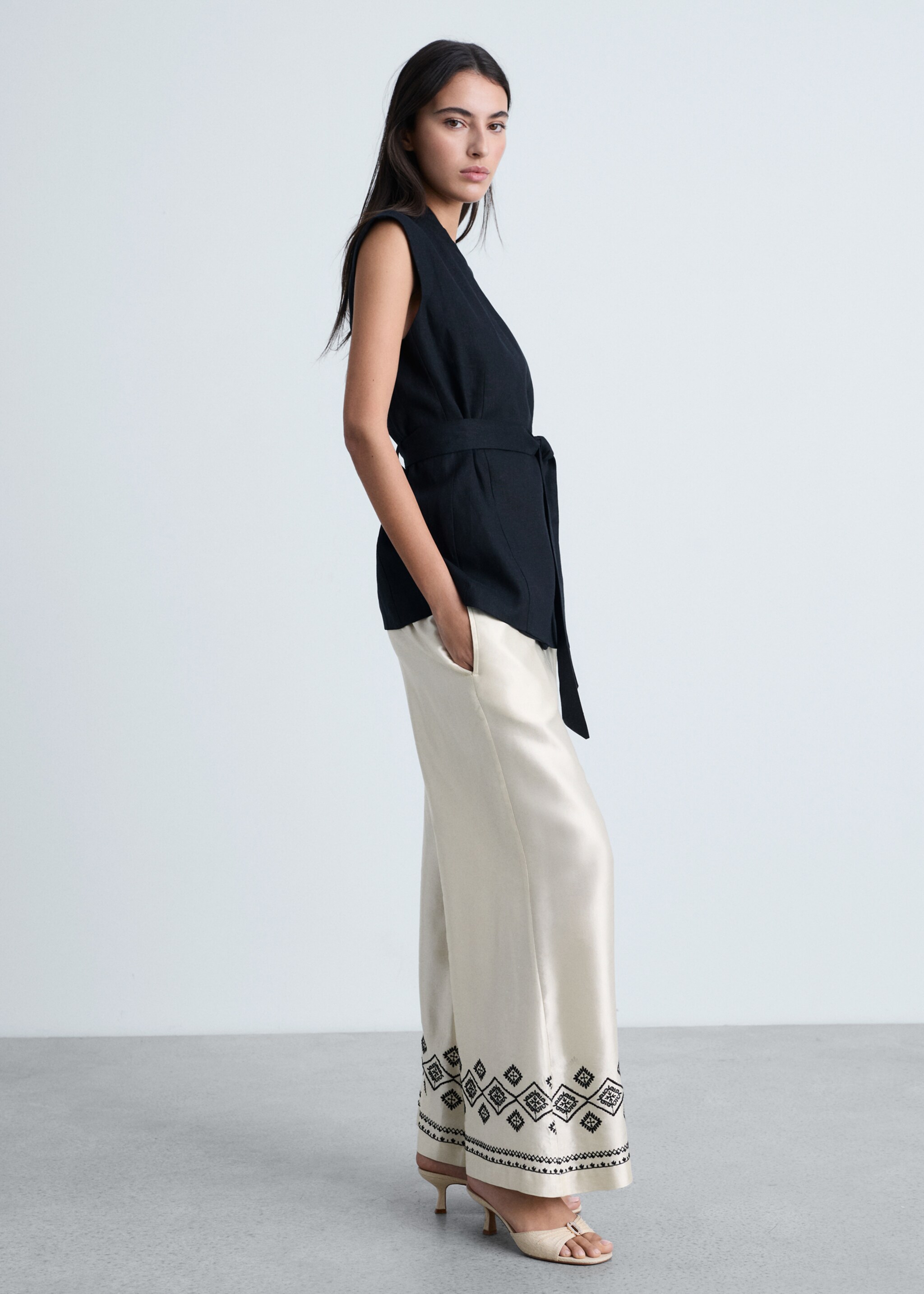Wide-leg trousers with embroidered hem - Details of the article 2