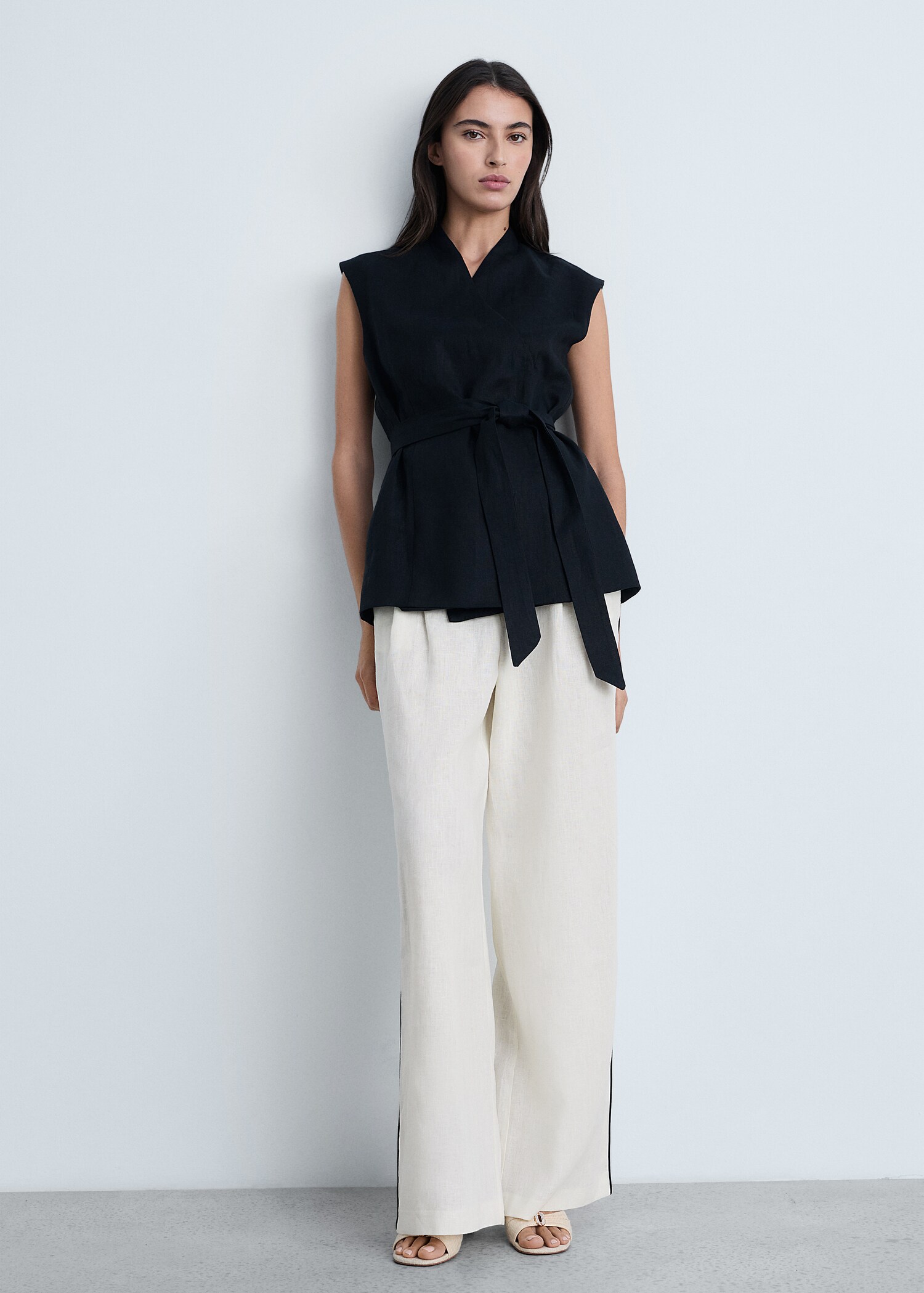 Contrast-stripe linen trousers - Details of the article 6