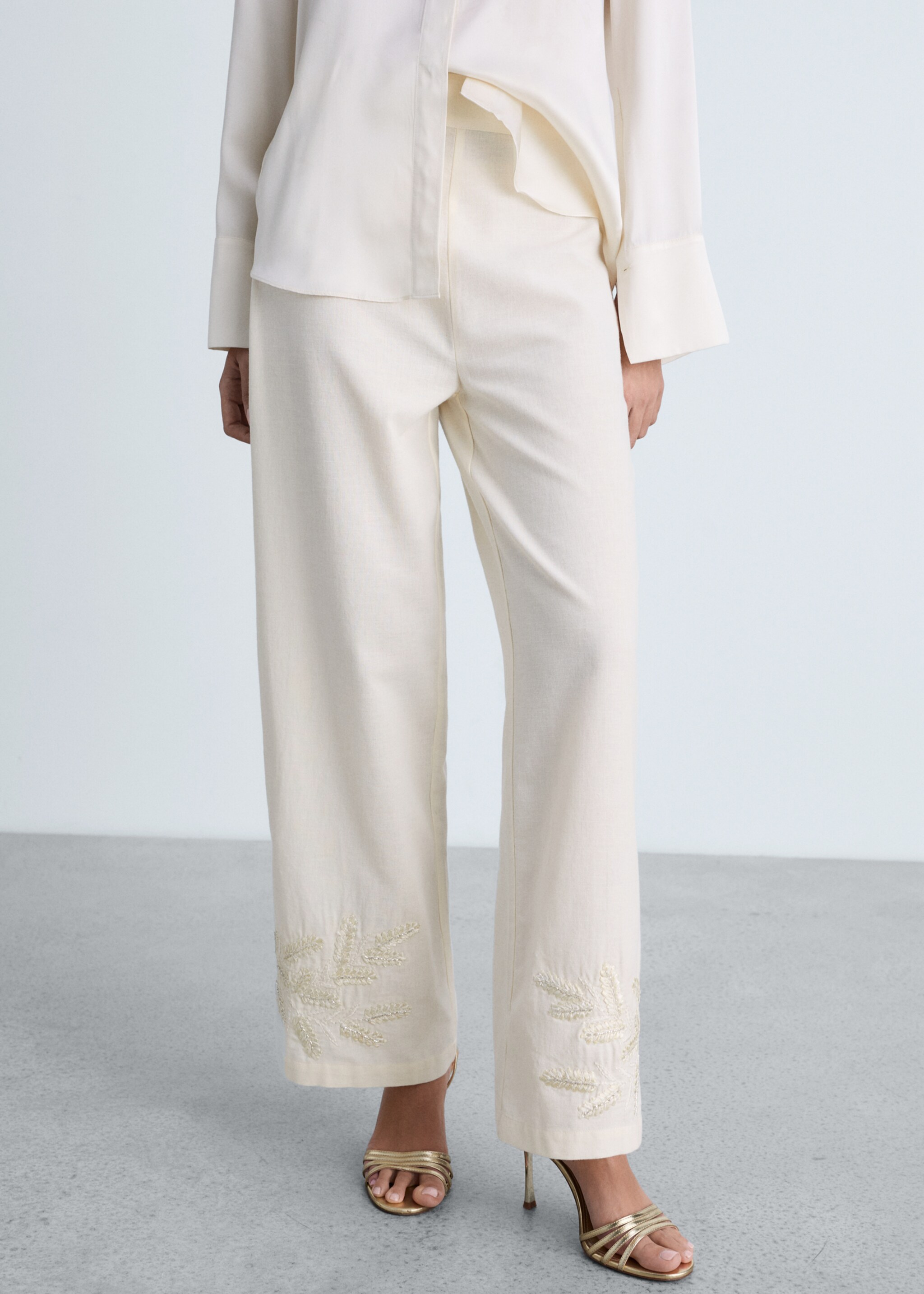 Pantalon droit brodé - Plan moyen
