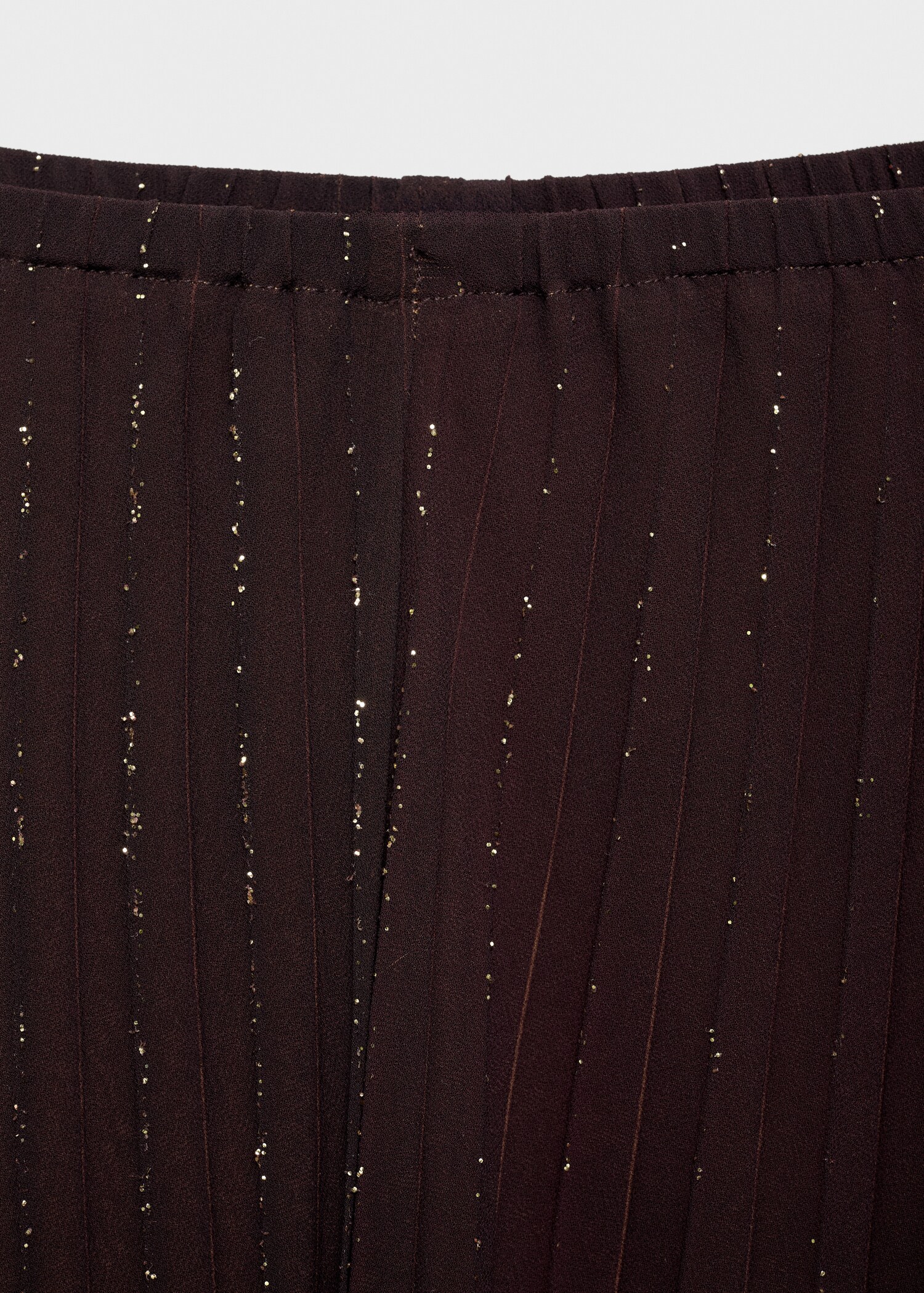 Pleated trousers with a shiny finish - Details of the article 8