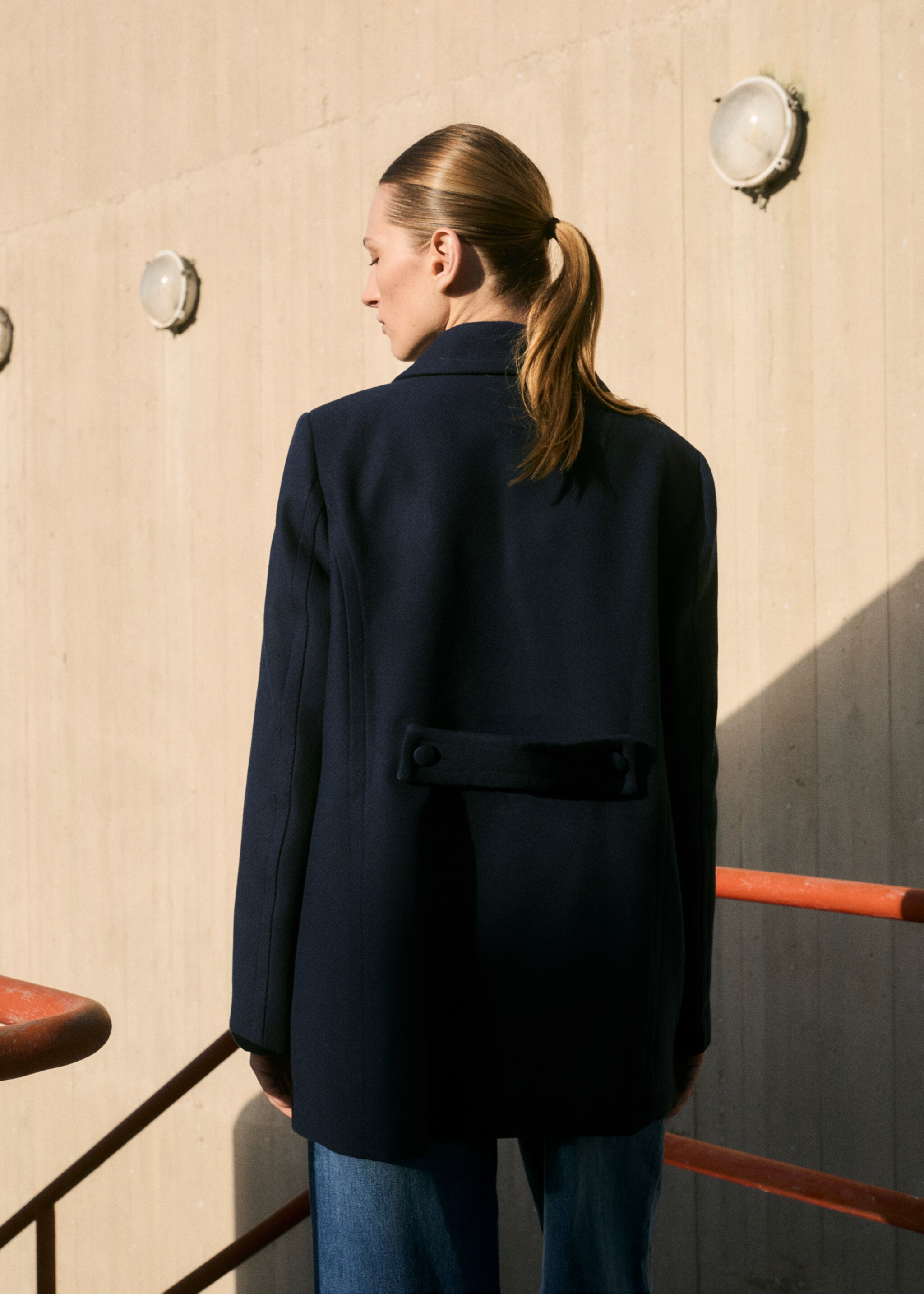 Double-breasted lapels coat - Reverse of the article