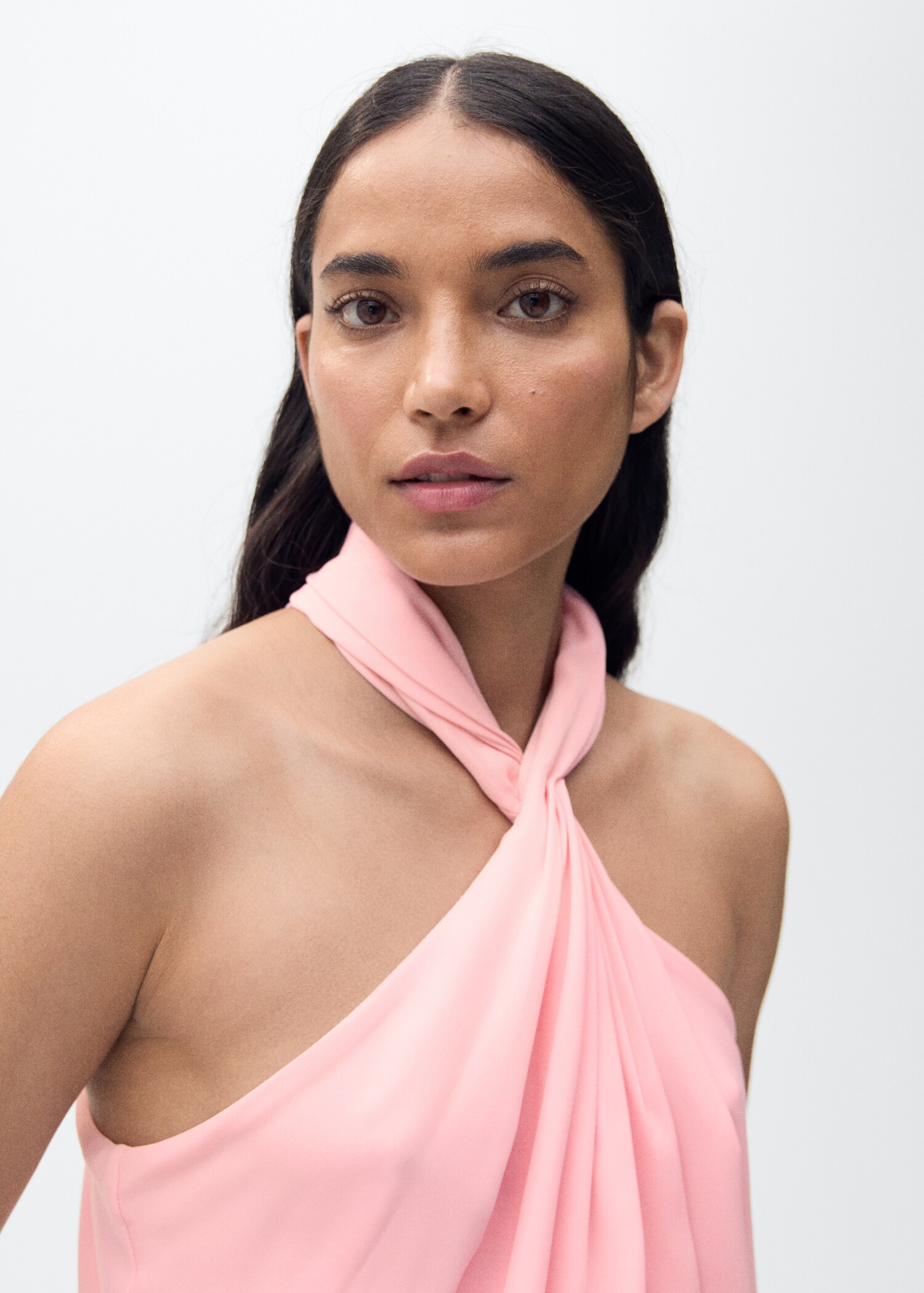 Halter dress with back opening - Details of the article 1