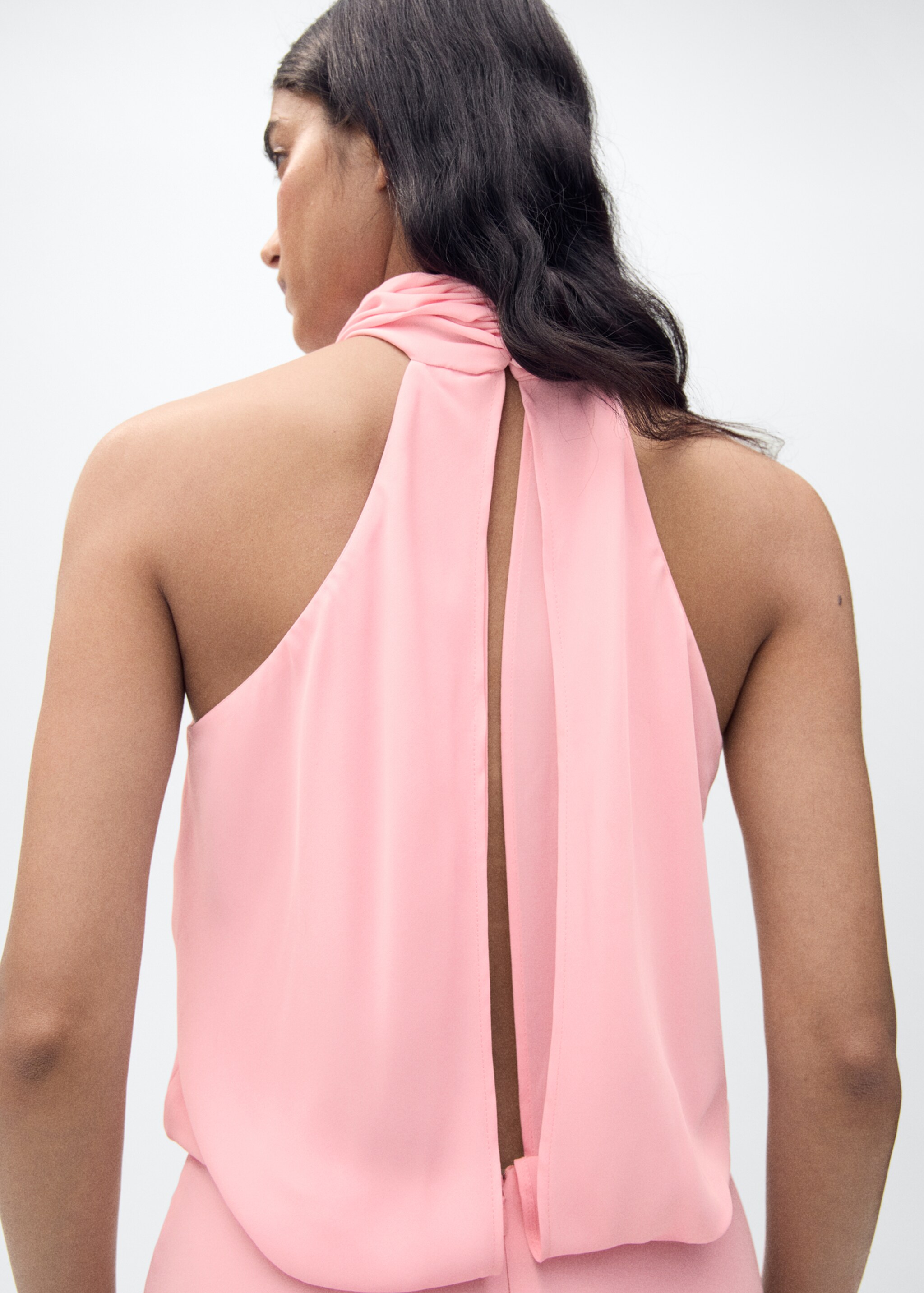 Halter dress with back opening - Details of the article 6