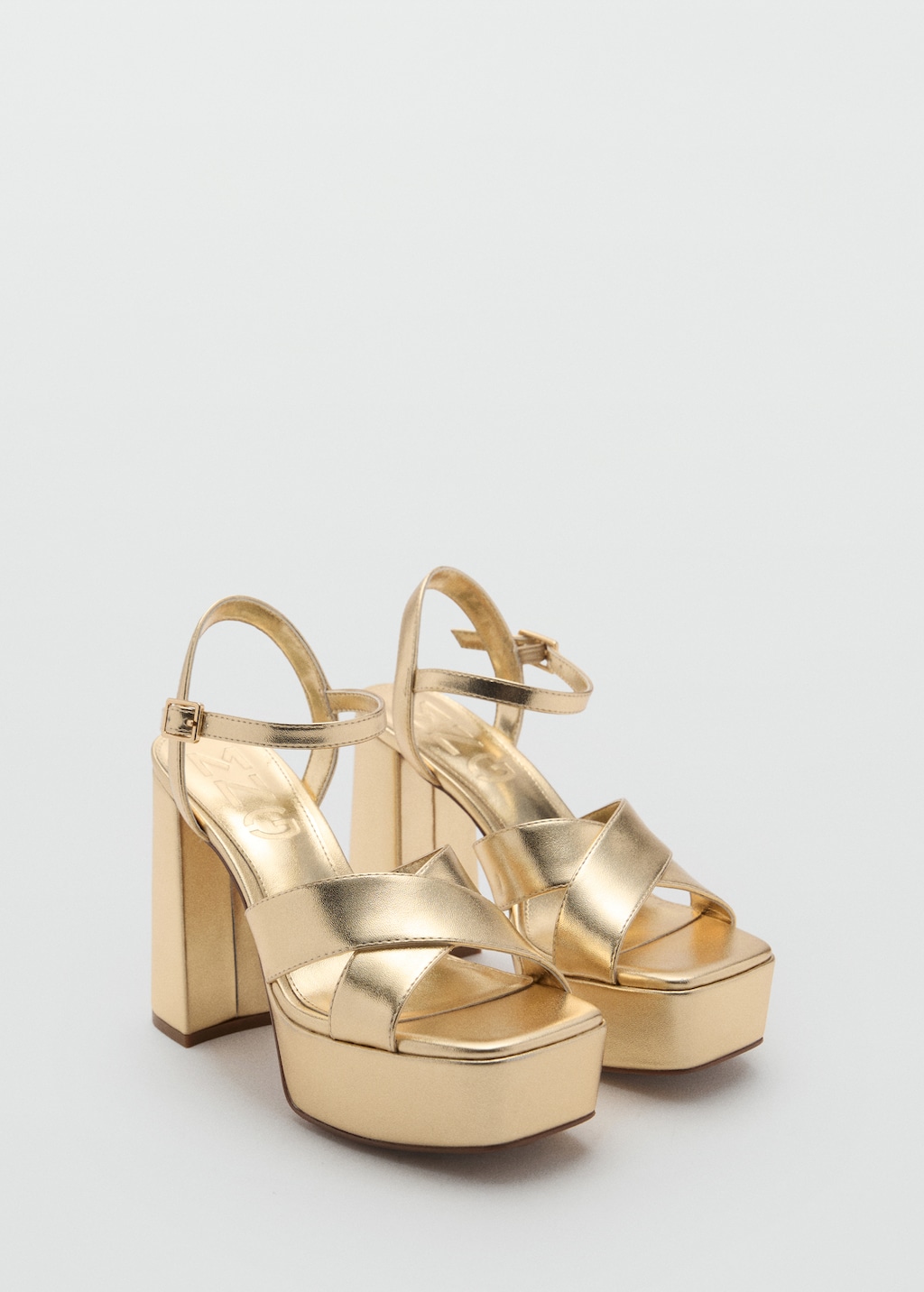 Metallic straps sandals