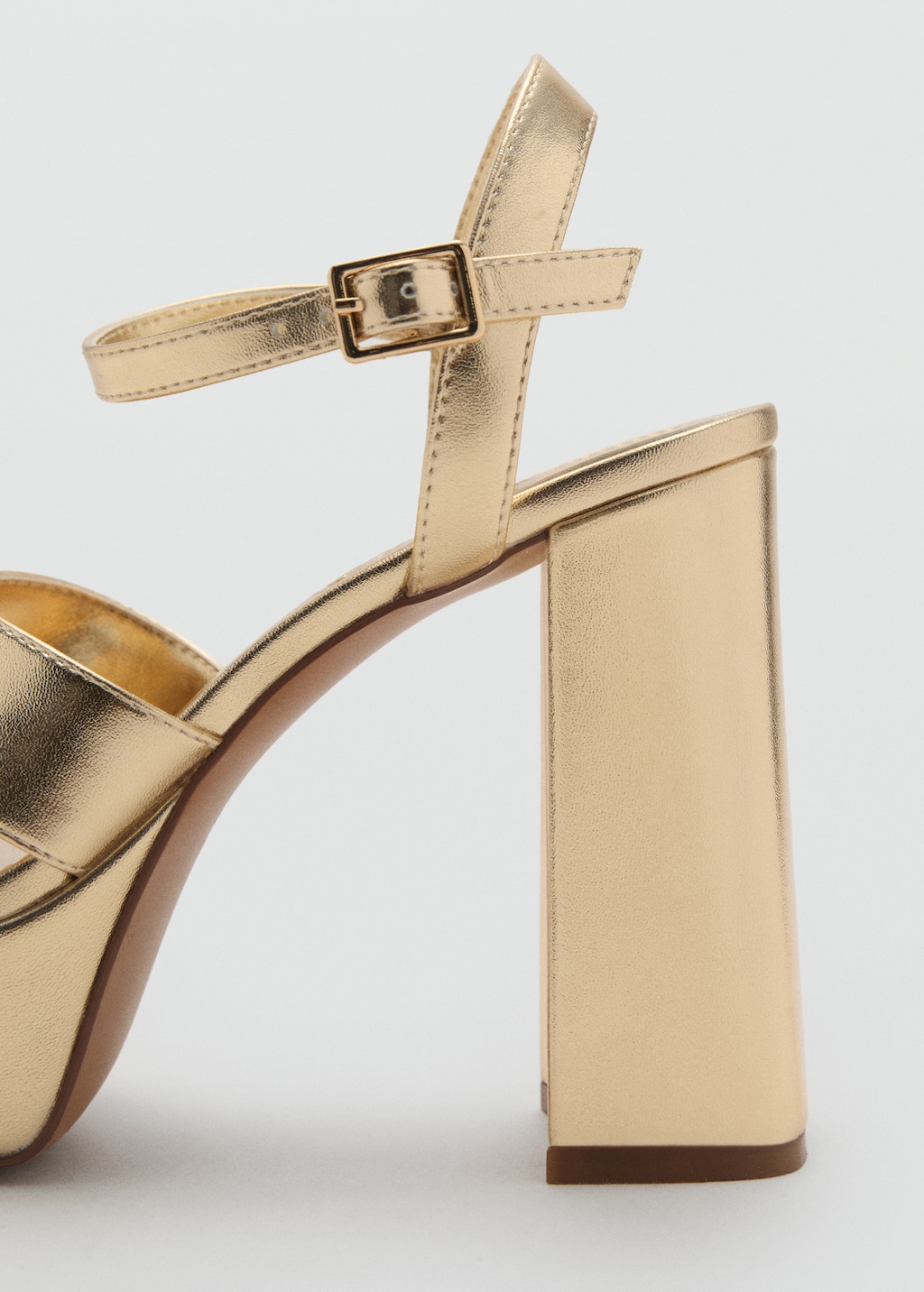 Metallic straps sandals