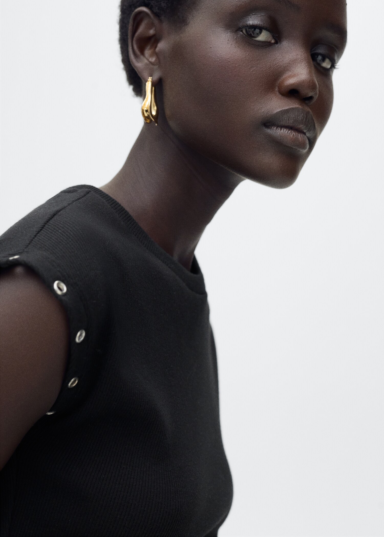 Ribbed t-shirt with die-cut trim - Details of the article 1