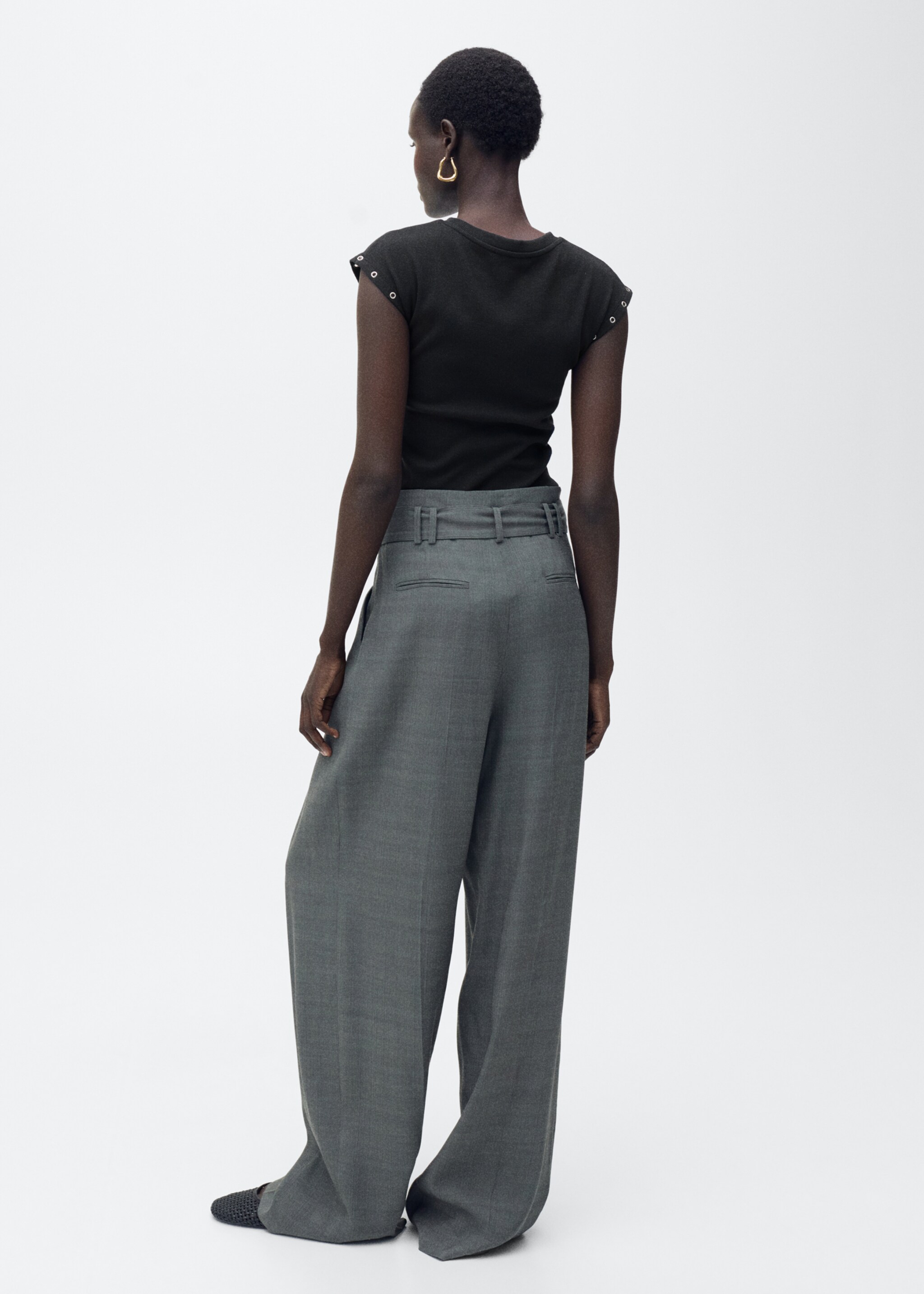 Ribbed t-shirt with die-cut trim - Reverse of the article