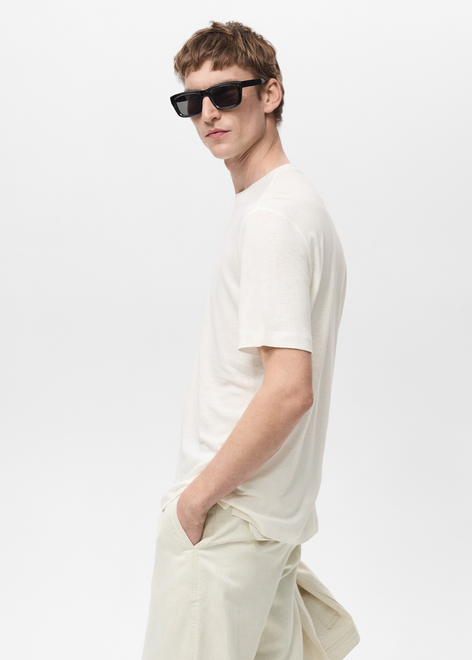 Linen slim-fit t-shirt - Details of the article 2