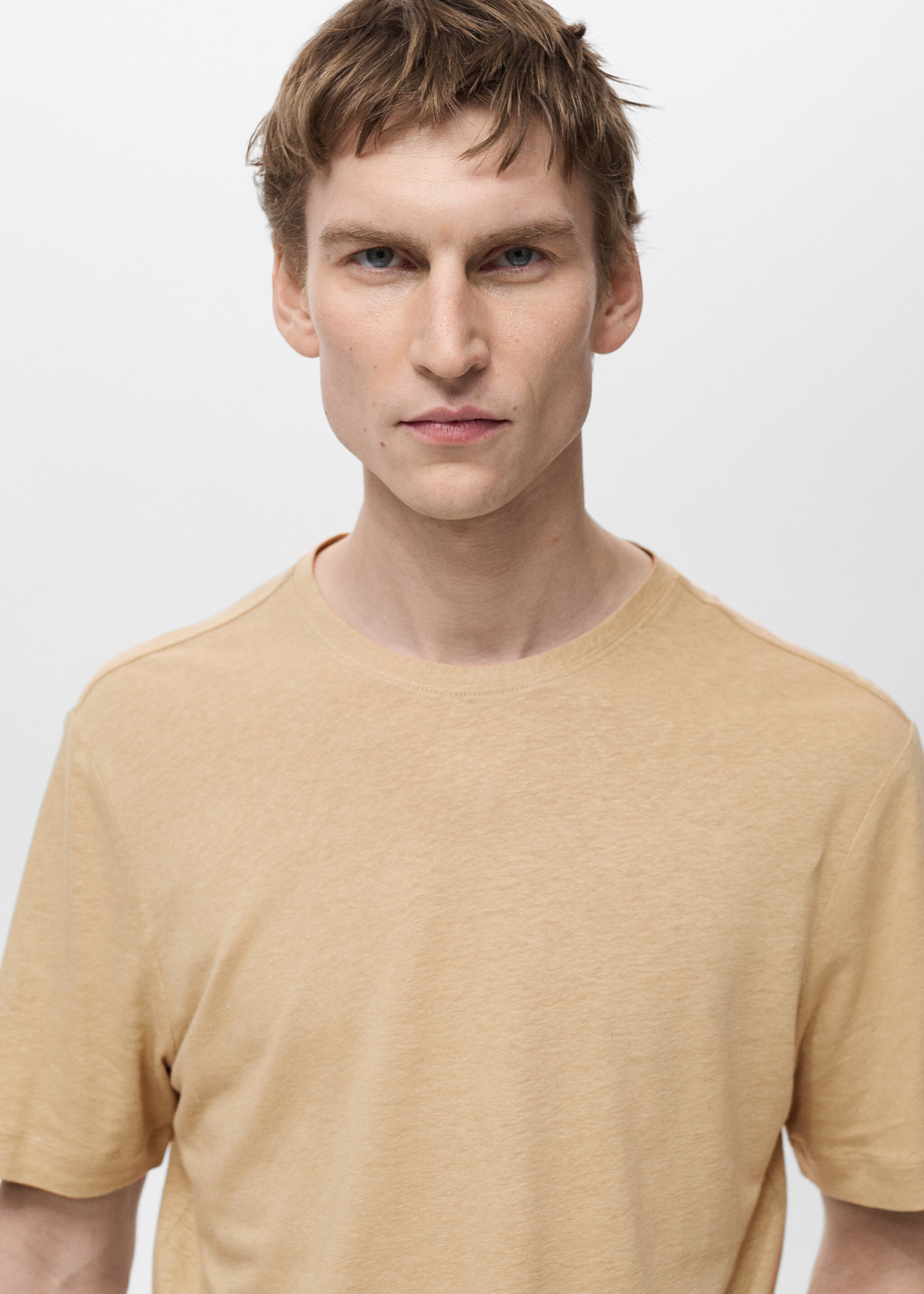 Linen slim-fit t-shirt - Details of the article 1