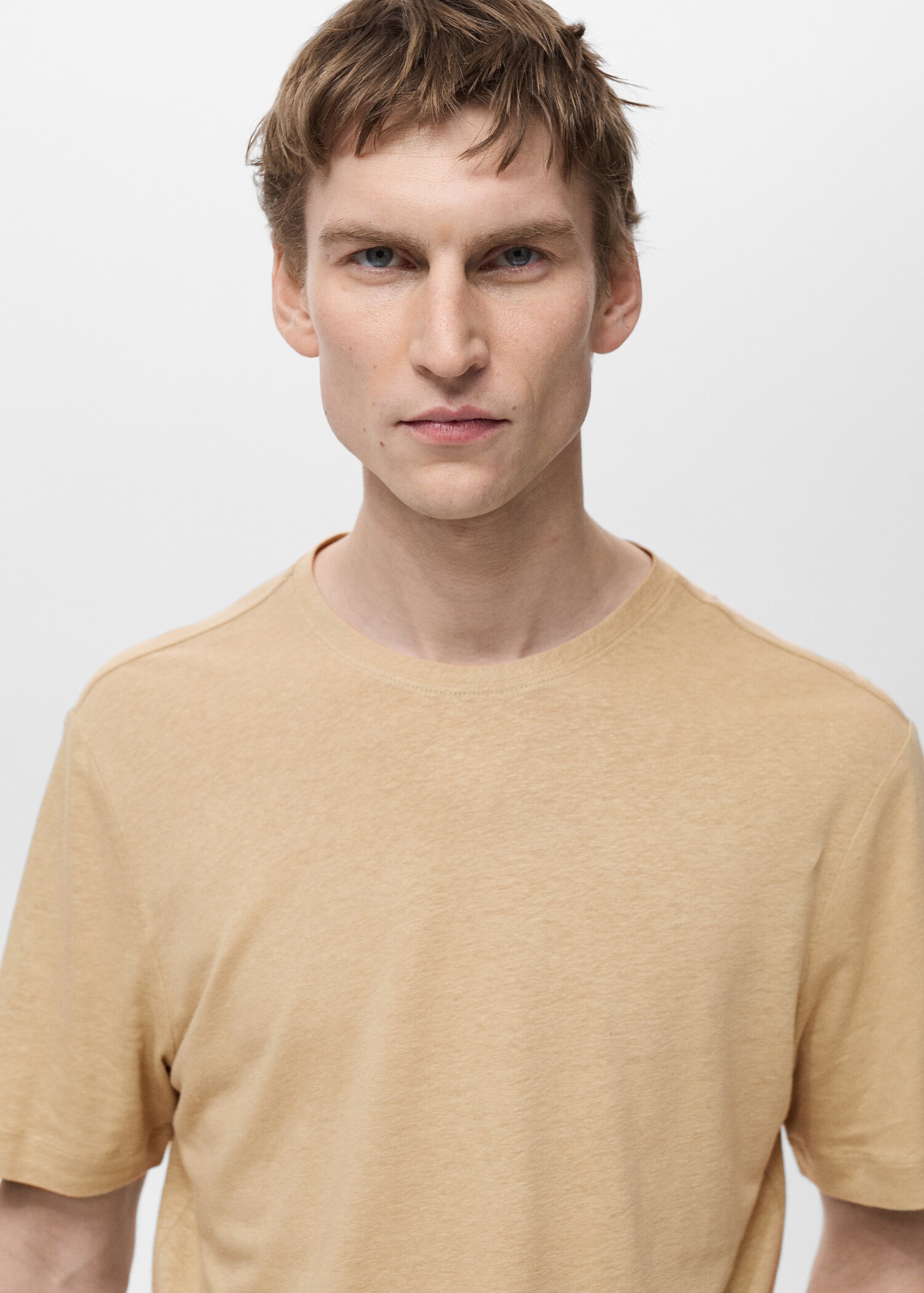 Linen slim-fit t-shirt - Details of the article 1