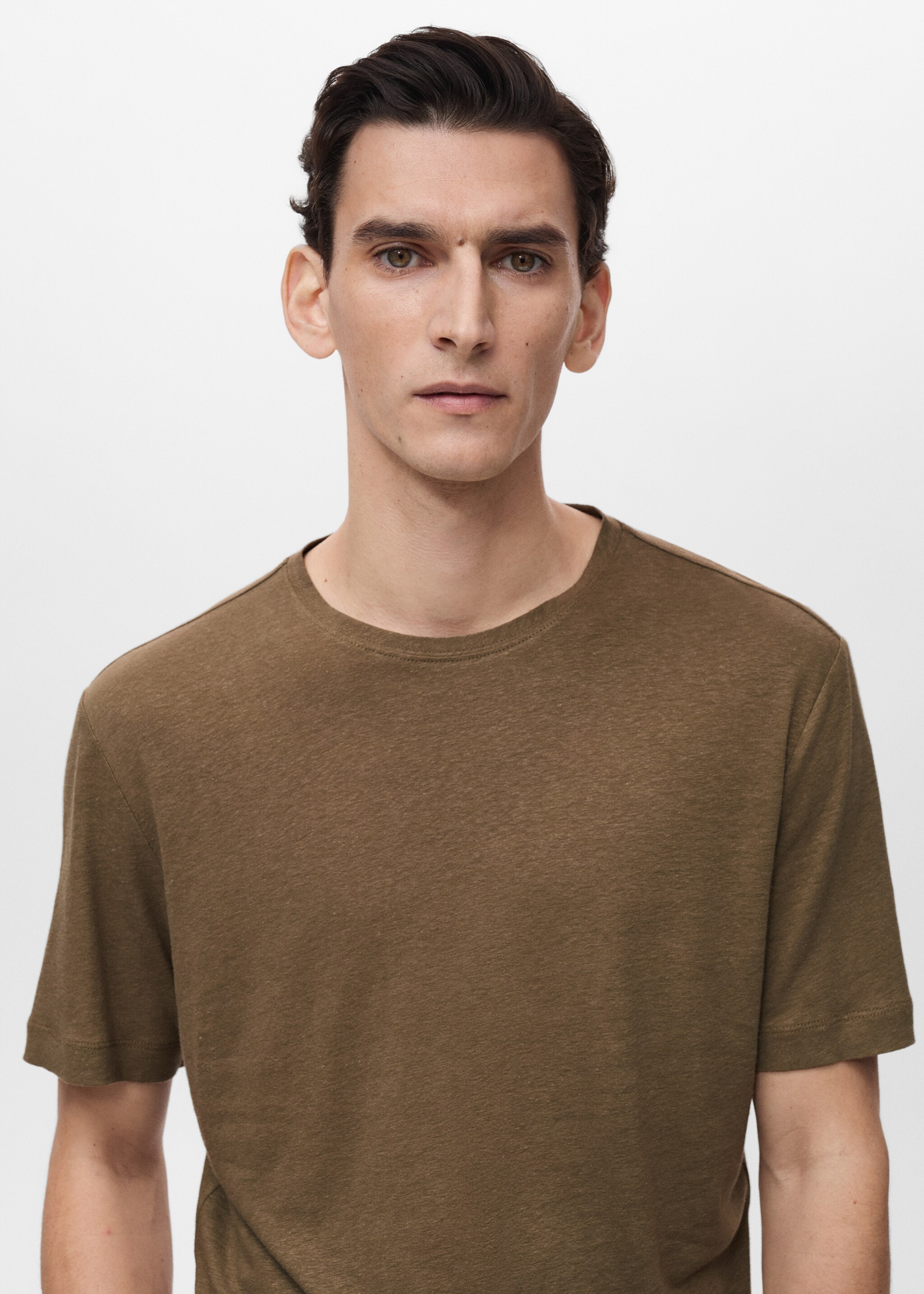 Linen slim-fit t-shirt - Details of the article 1