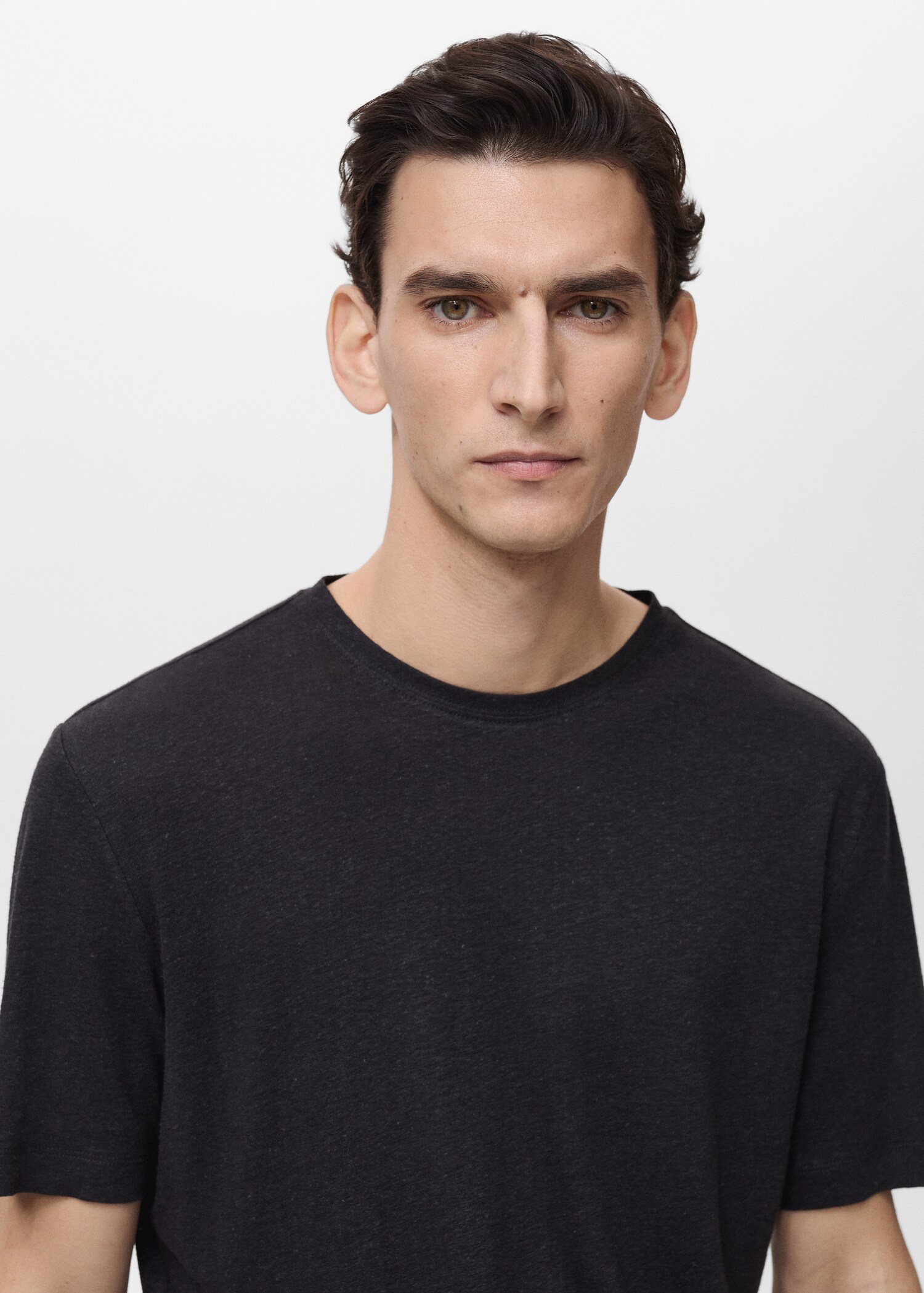 Linen slim-fit t-shirt - Details of the article 1