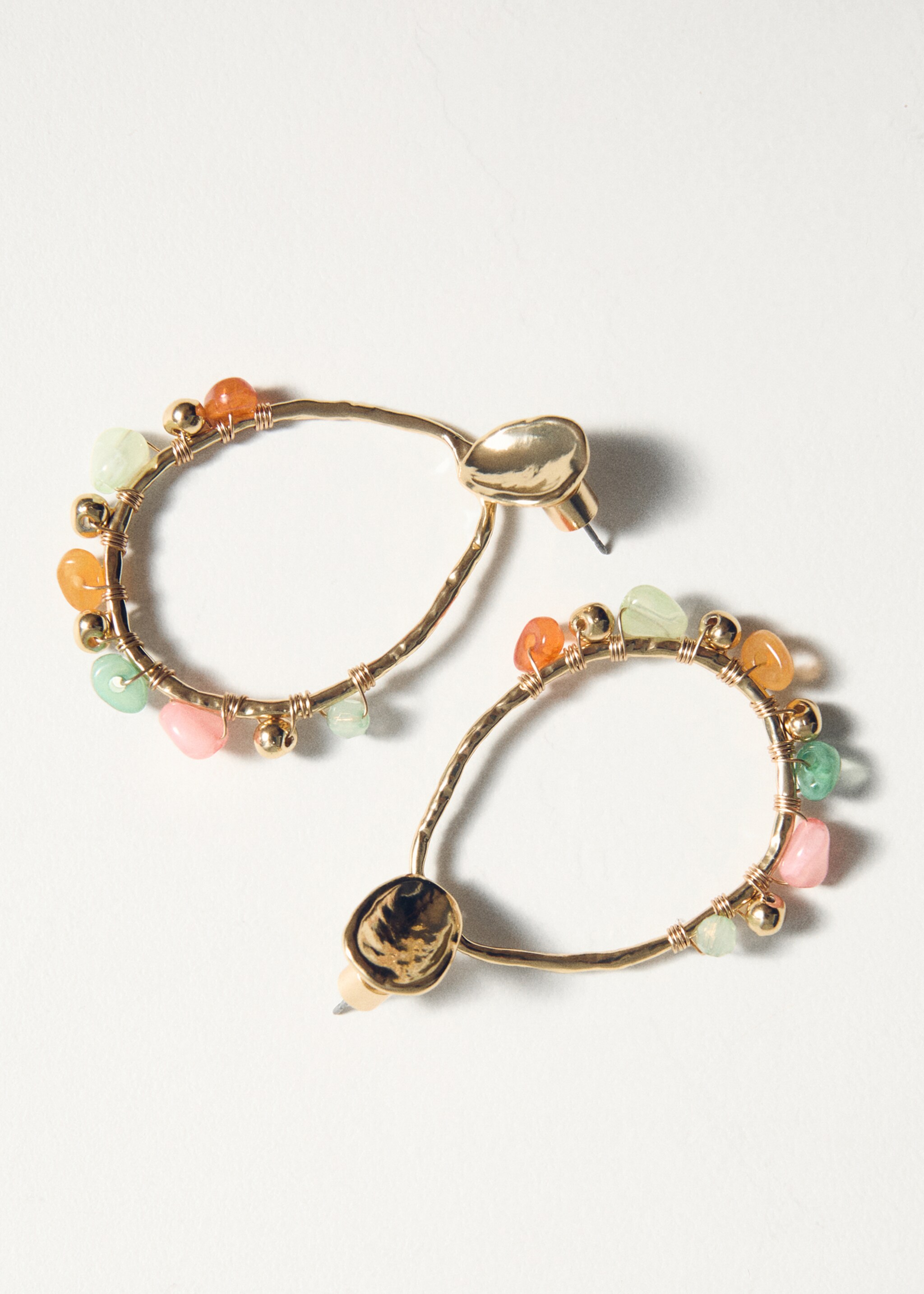 Hanging hoop earrings with ball detail - Details of the article 5
