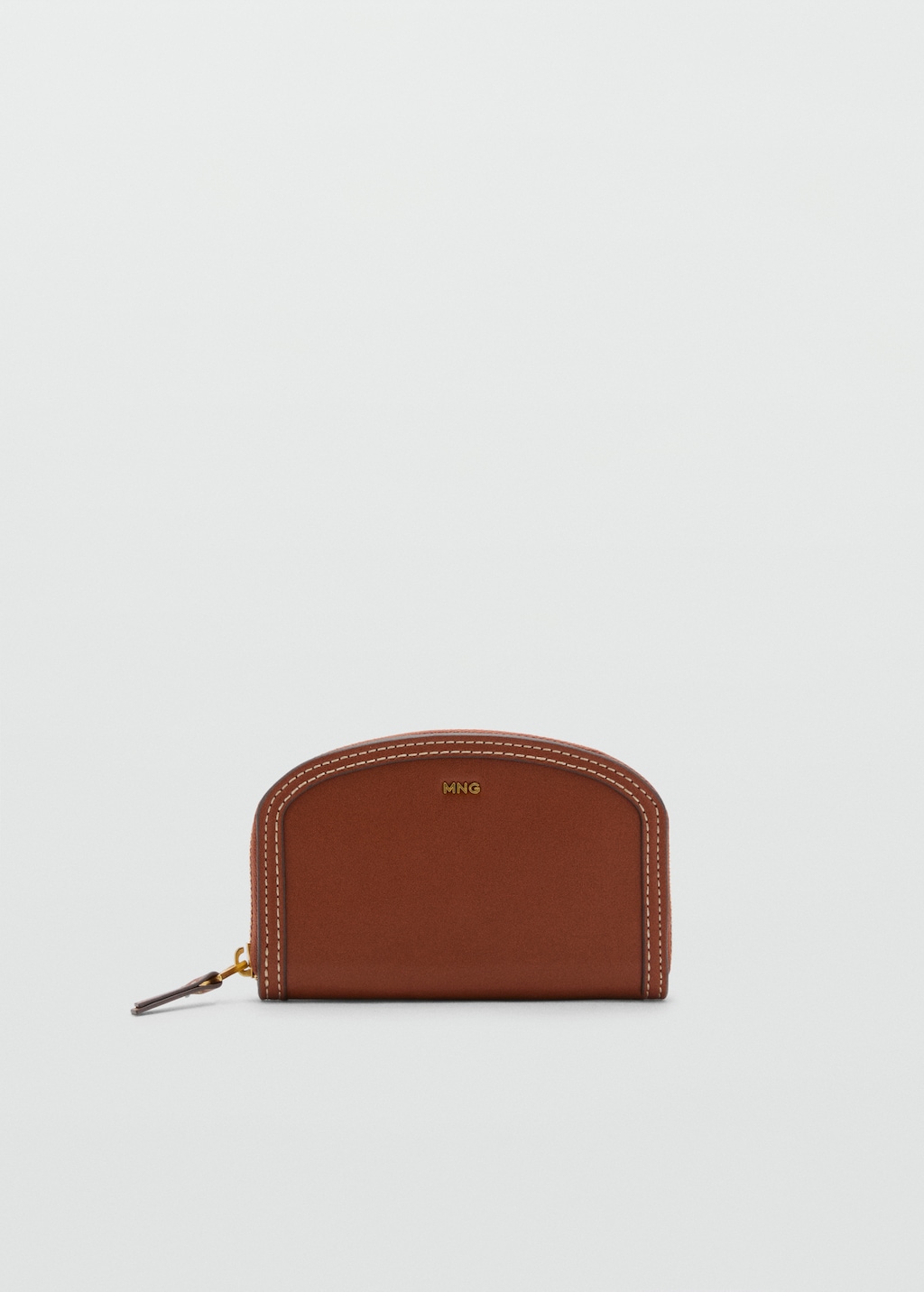Oval-shaped faux-effect wallet