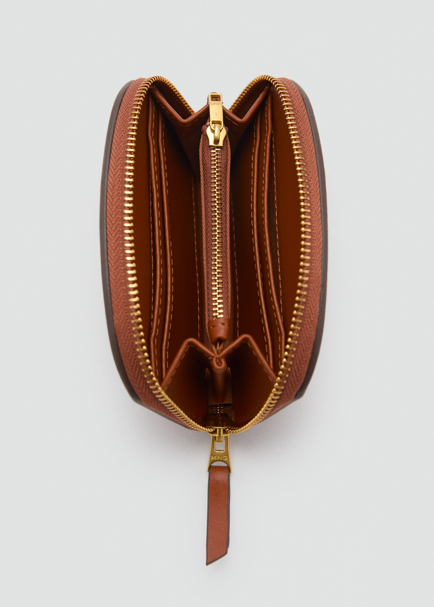 Oval leather-effect wallet - Details of the article 1