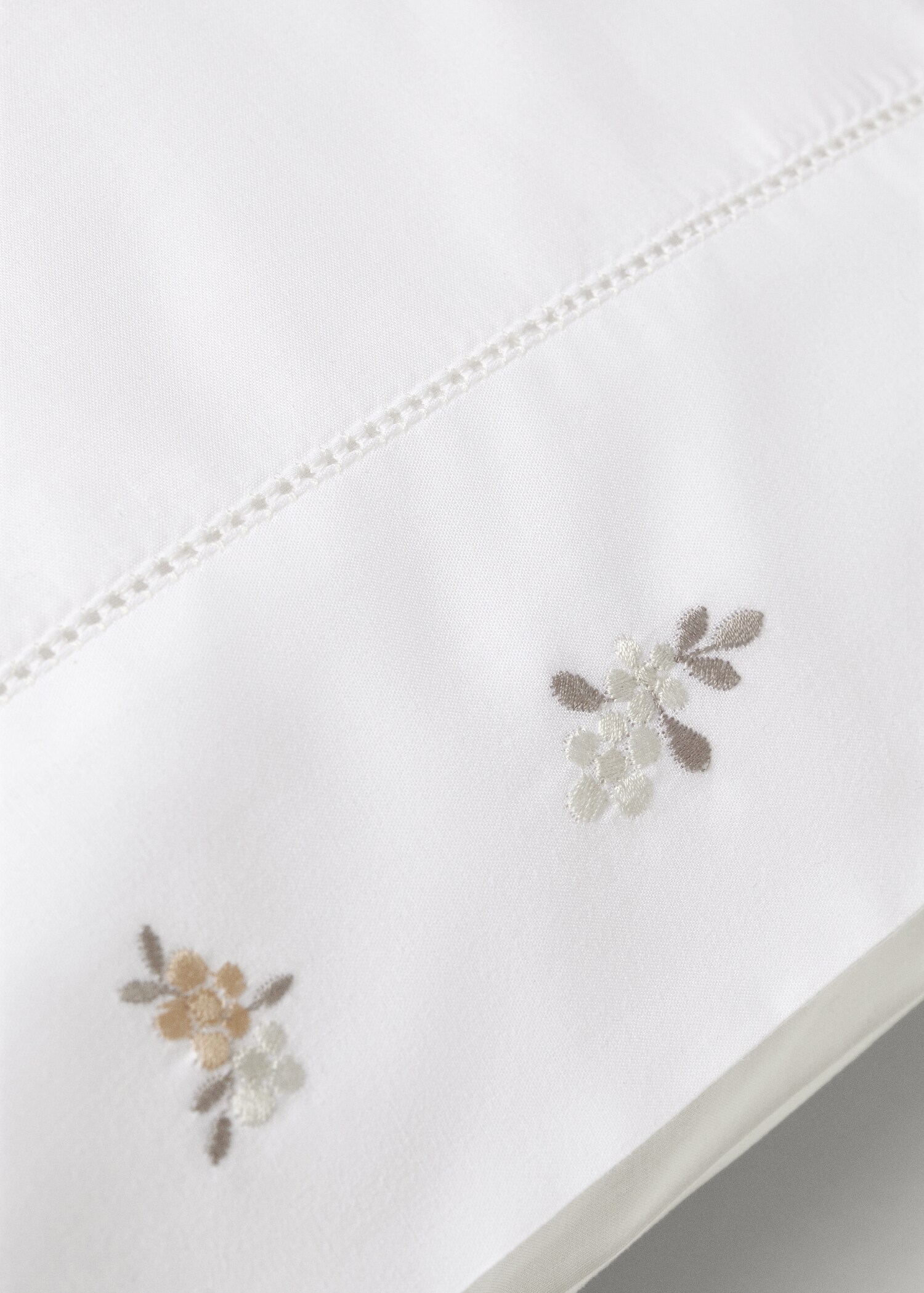 Cotton percale embroidered-flower children's pillowcase 50x75 cm - Details of the article 1