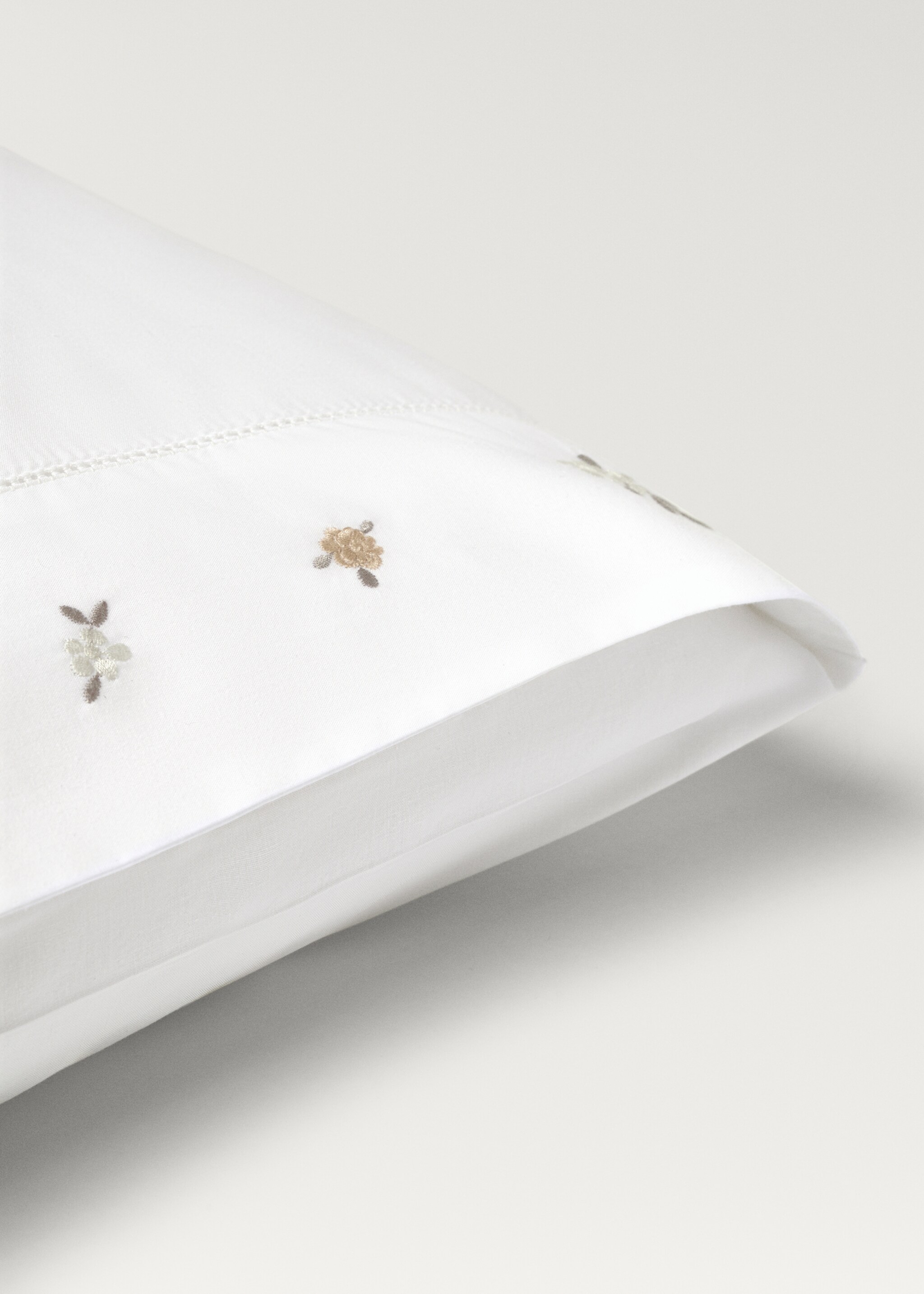 Cotton percale embroidered-flower children's pillowcase 50x75 cm - Details of the article 2