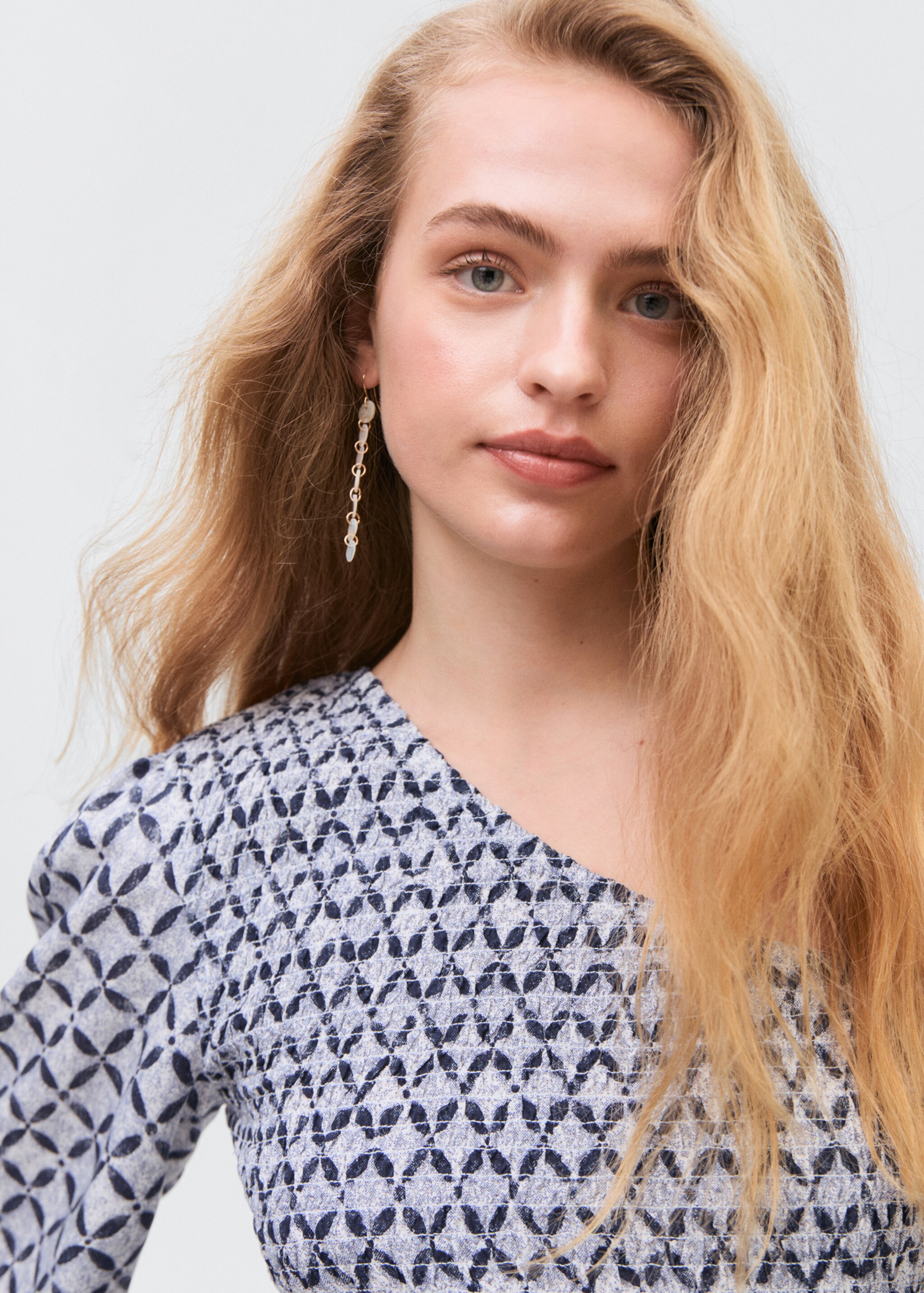 Asymmetric printed top - Details of the article 1