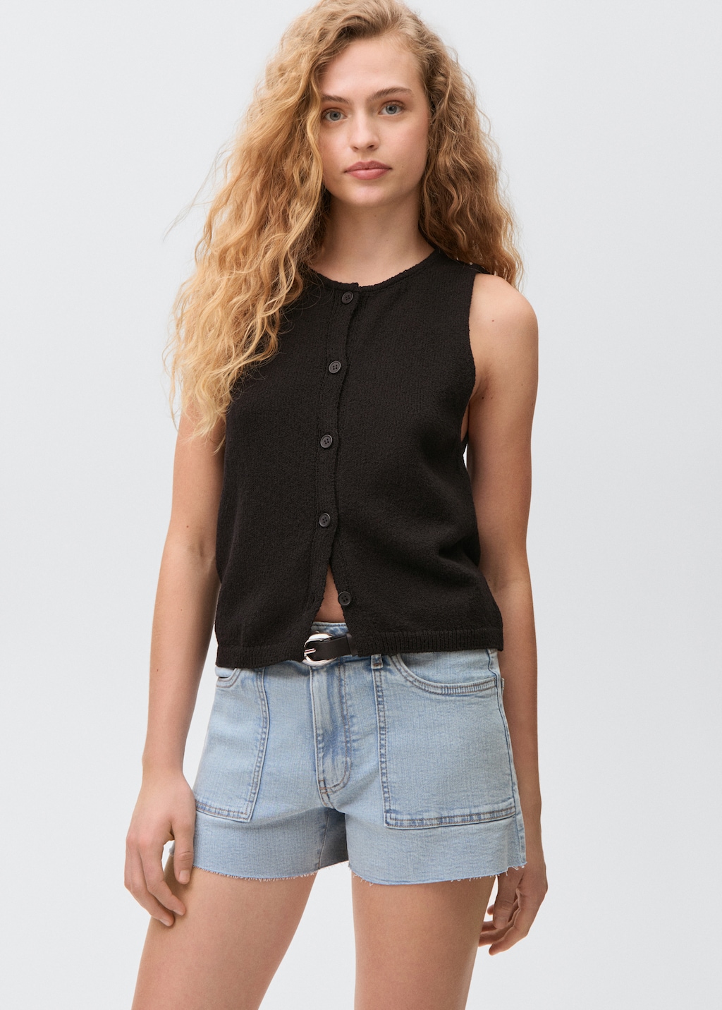 Frayed low-waist shorts