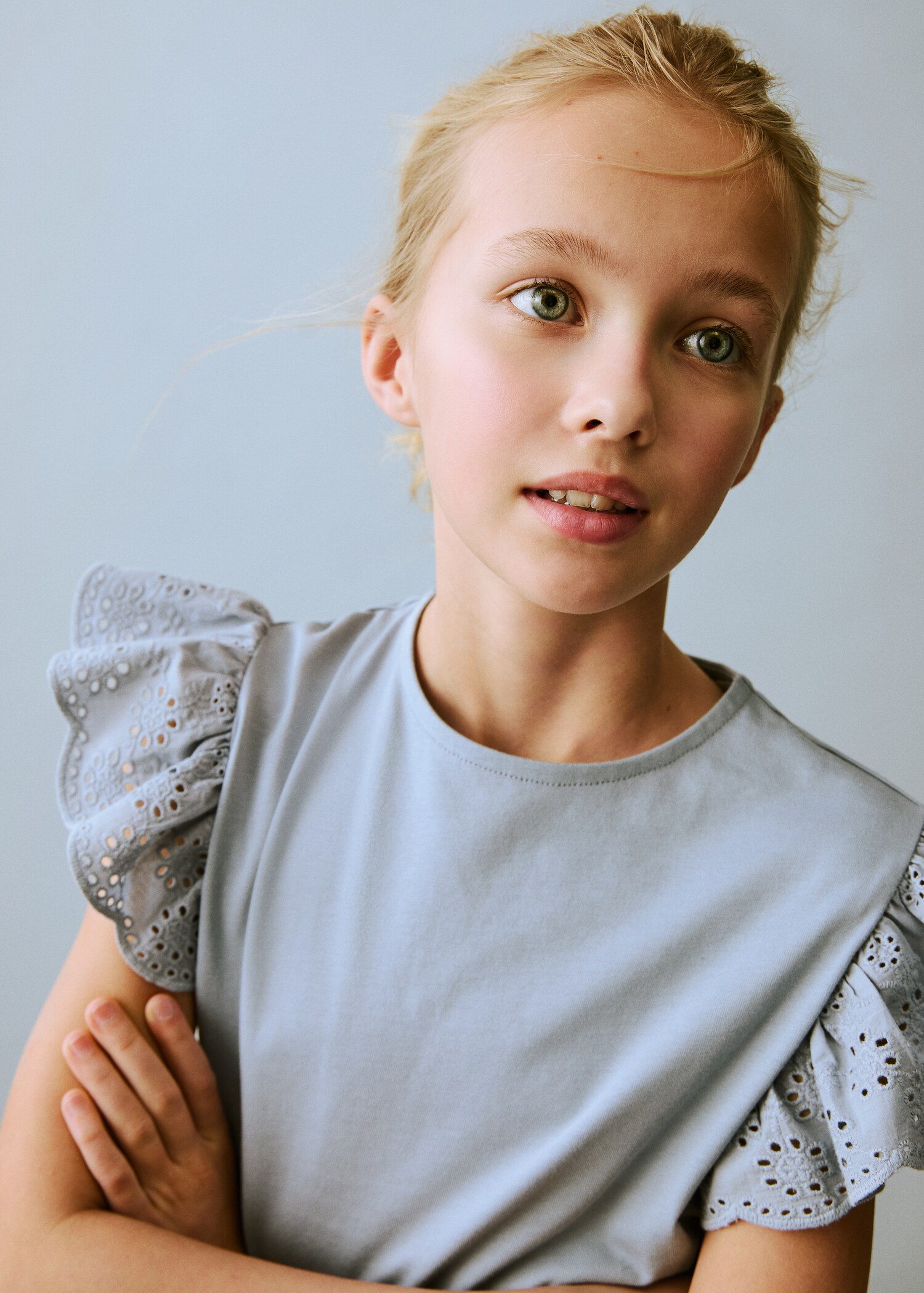T-Shirt mit bestickten Volants - Detail des Artikels 1