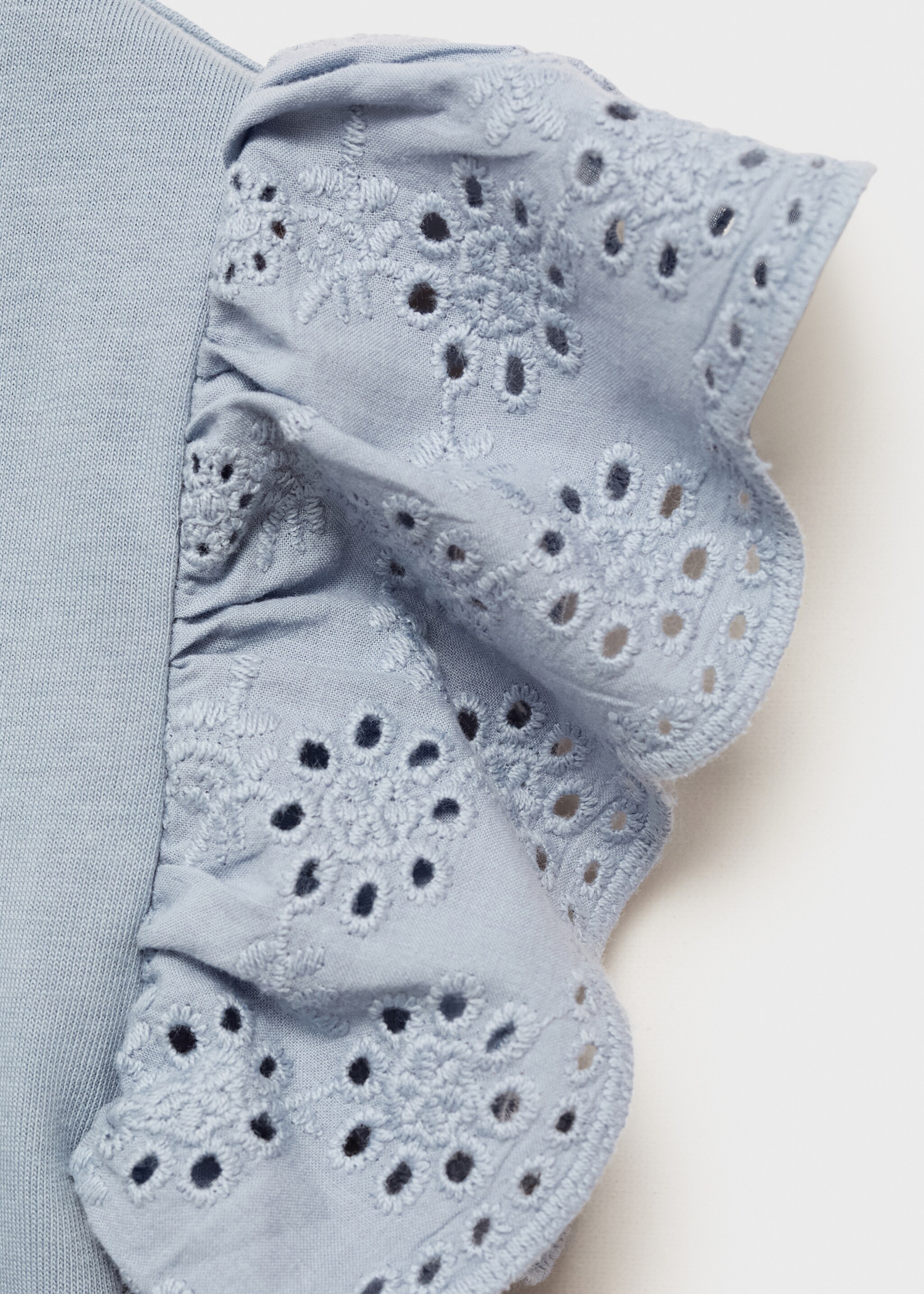 T-Shirt mit bestickten Volants - Detail des Artikels 8