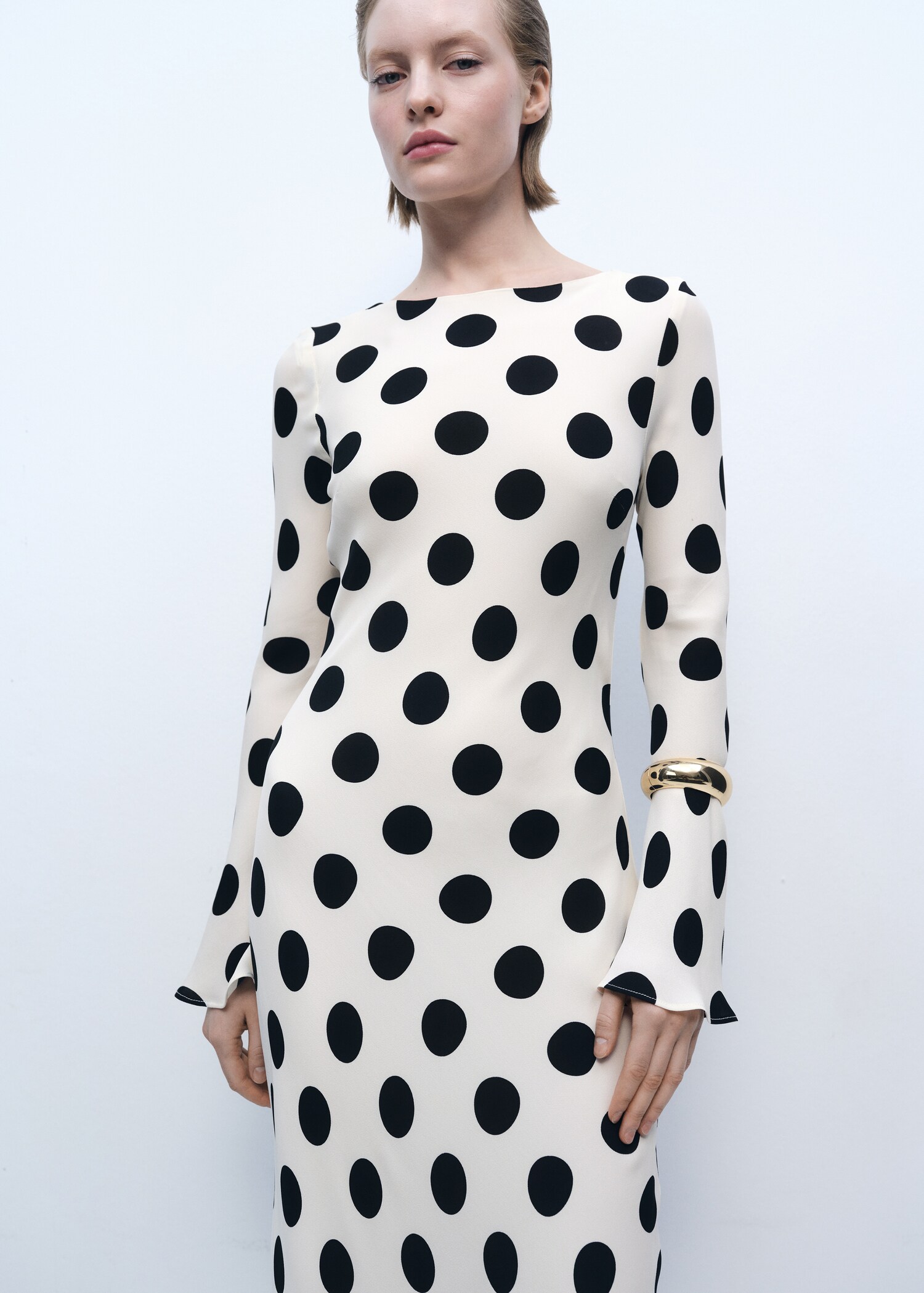 Robe à pois manches cloche - Plan moyen