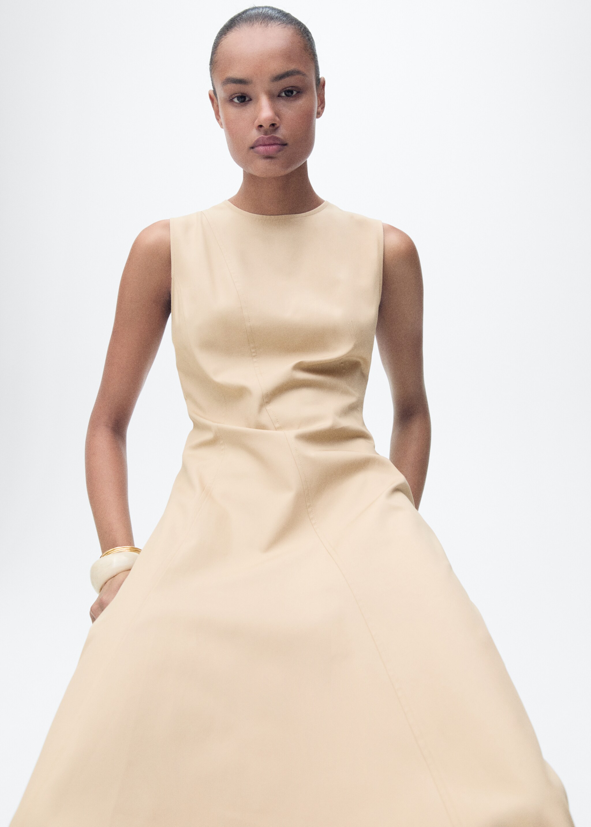 Asymmetrical dress with frayed hem - Details of the article 2