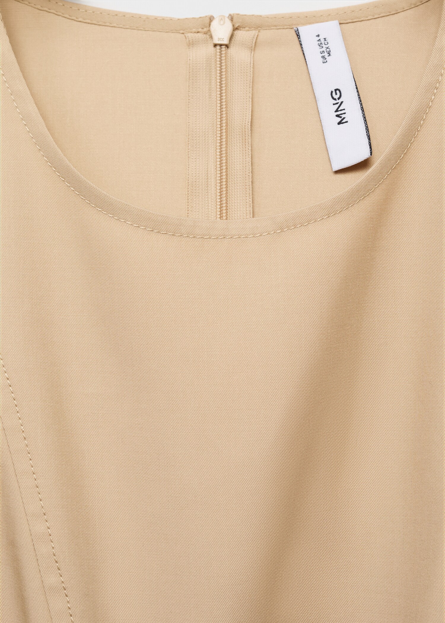 Asymmetrical dress with frayed hem - Details of the article 8