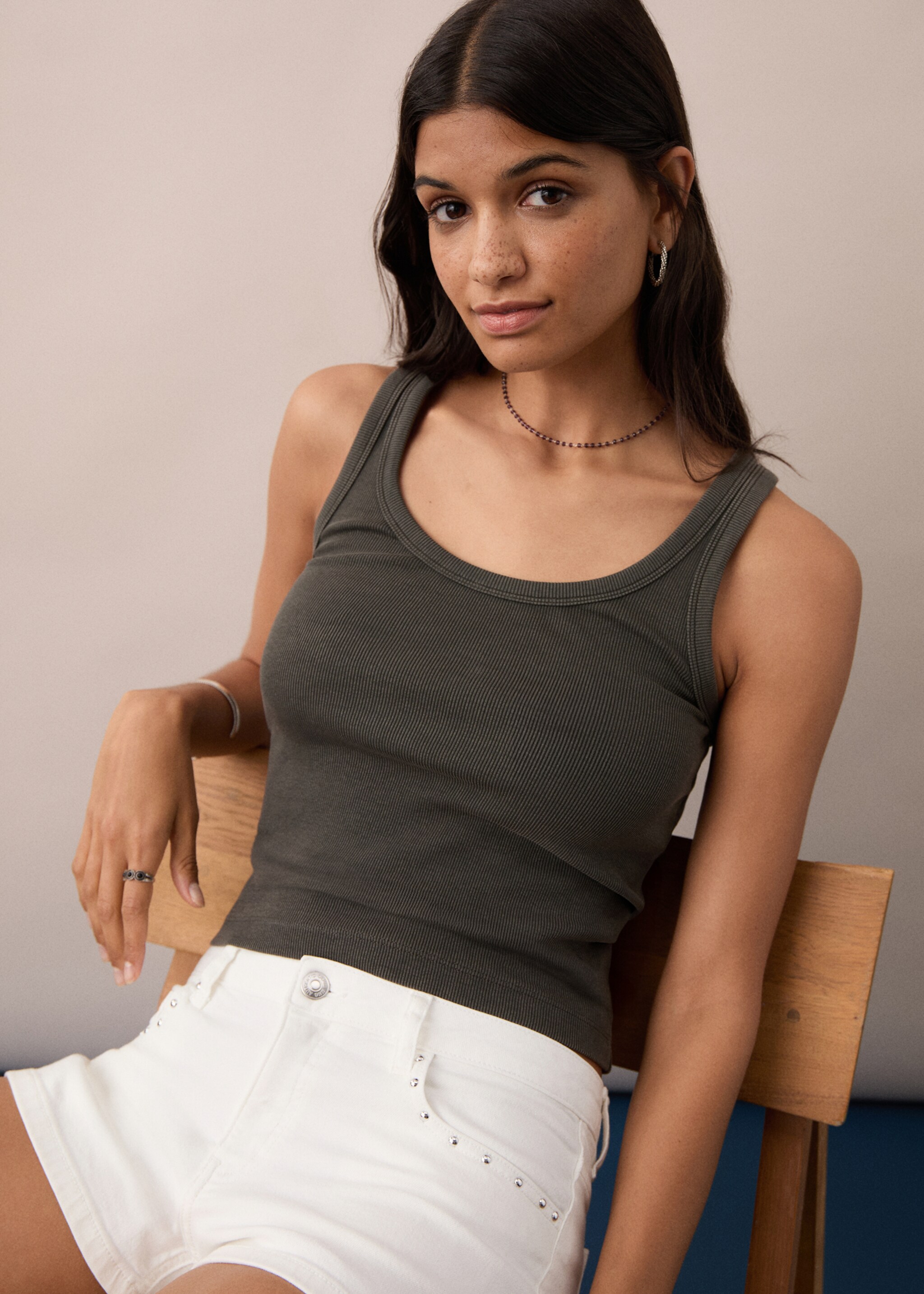 Shorts tachuelas low waist - Detalle del artículo 1