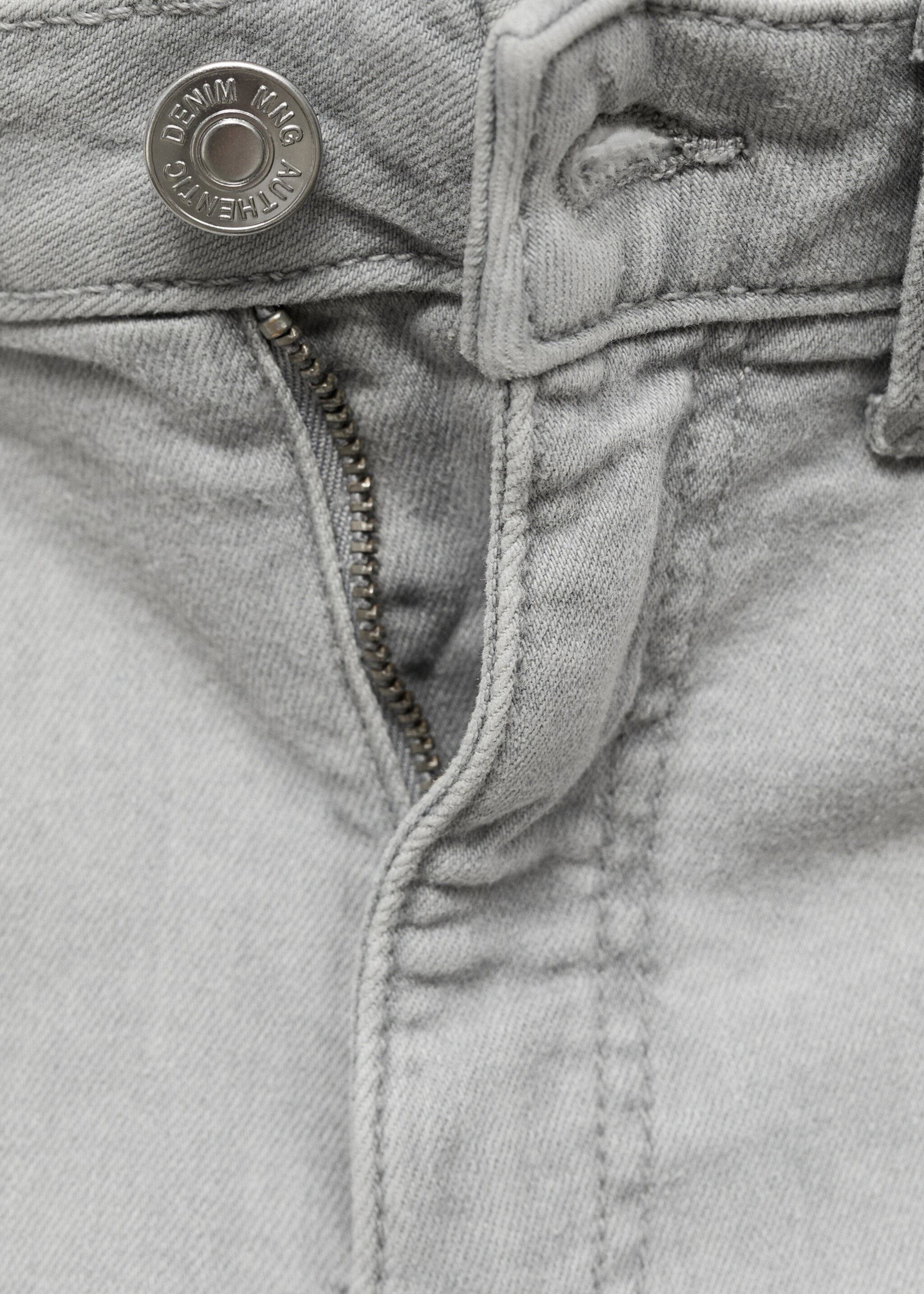 Denim shorts with frayed hem - Details of the article 8