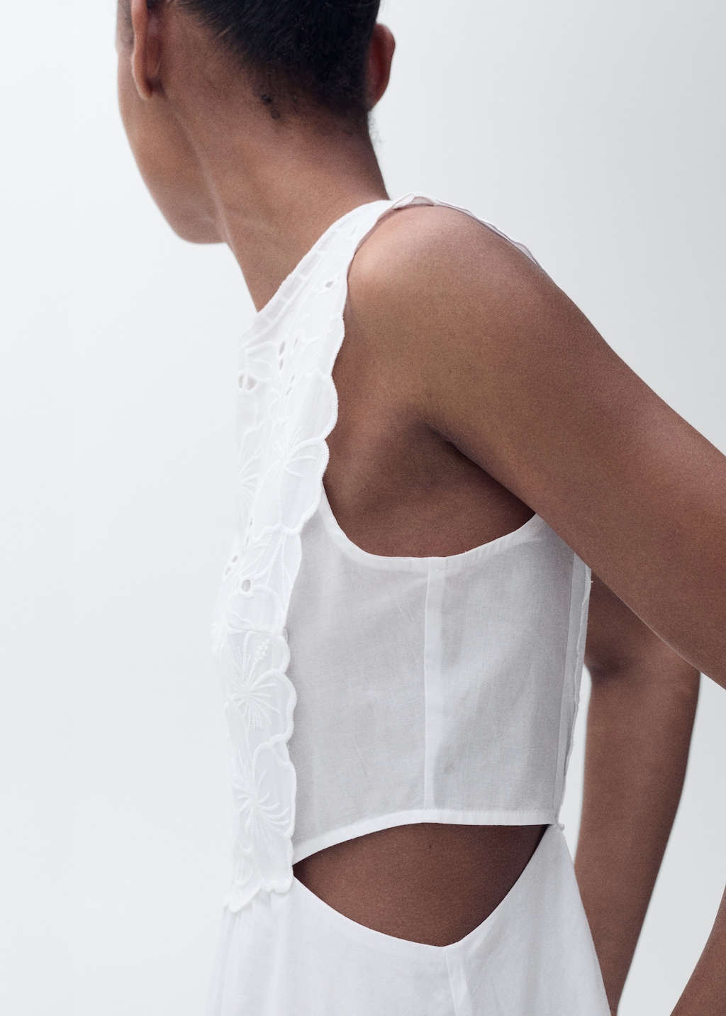 Embroidered dress with side slits