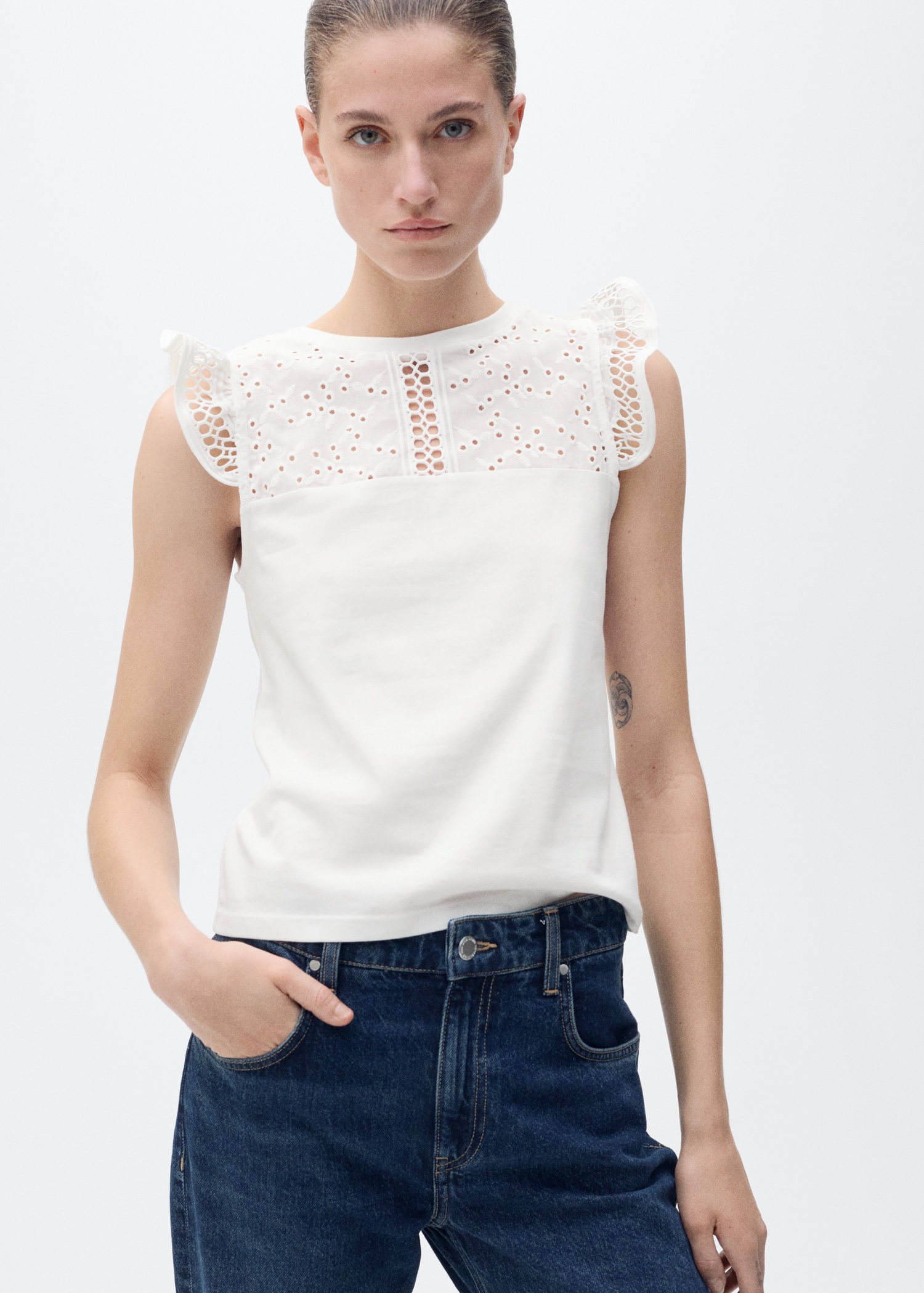 Haut en coton décolleté ajouré - Plan moyen