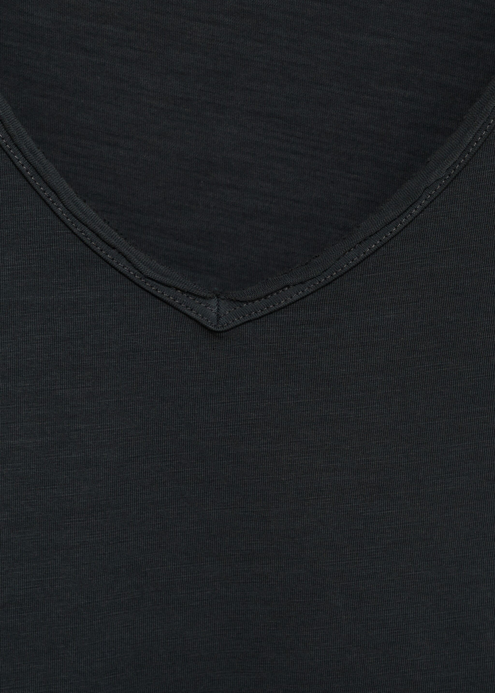V-neck cotton T-shirt - Details of the article 8
