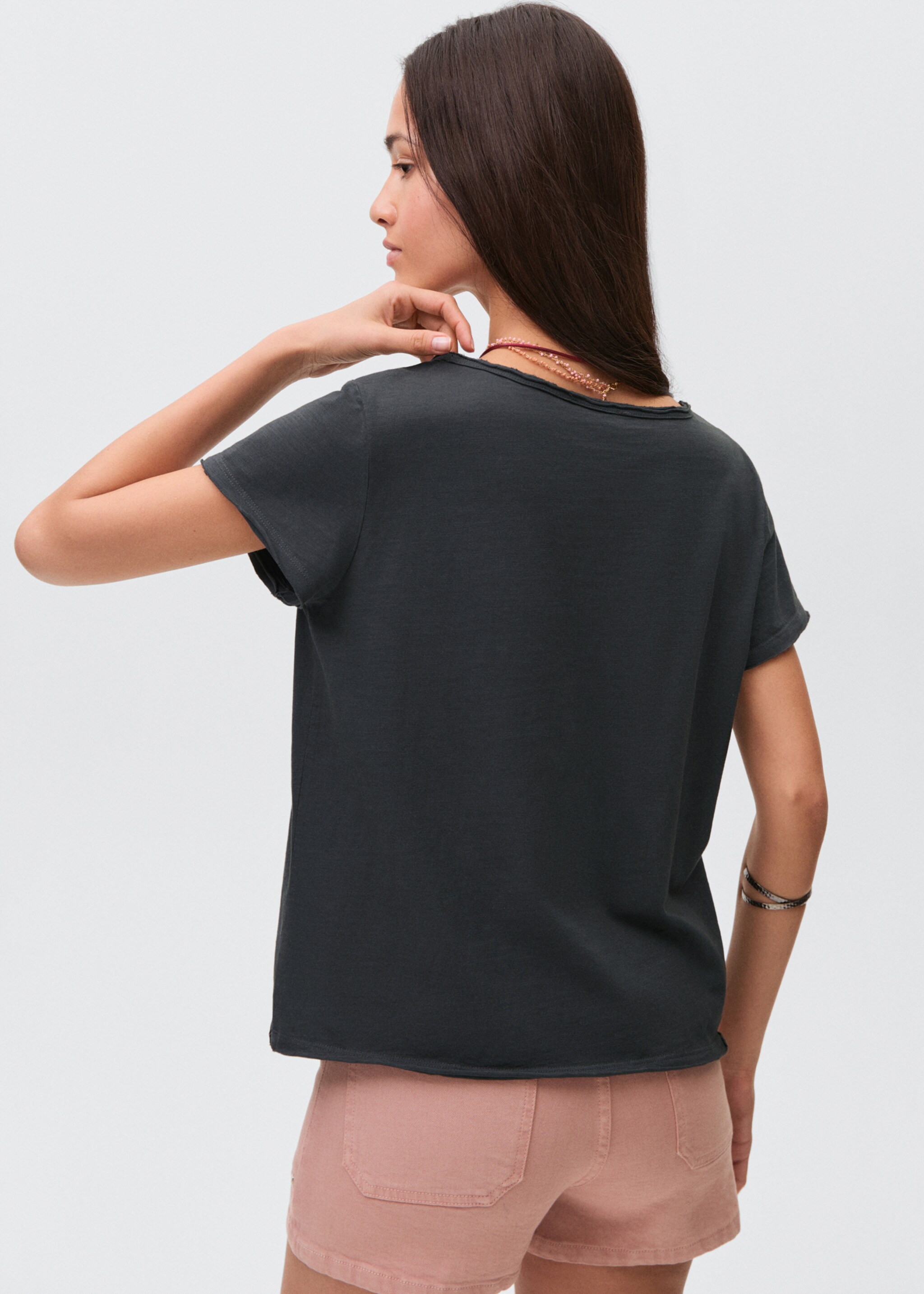 V-neck cotton T-shirt - Reverse of the article