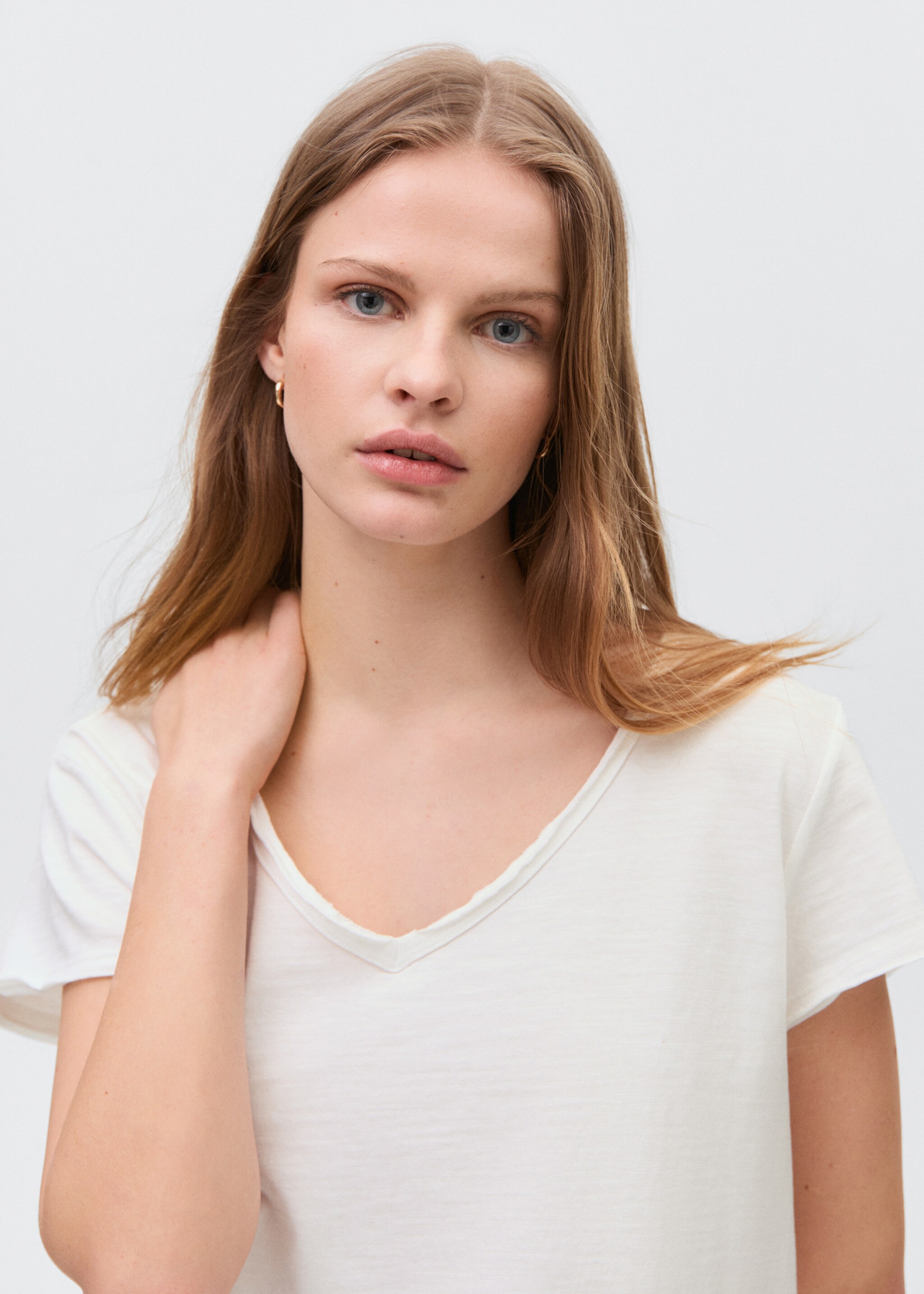 V-neck cotton T-shirt - Details of the article 1