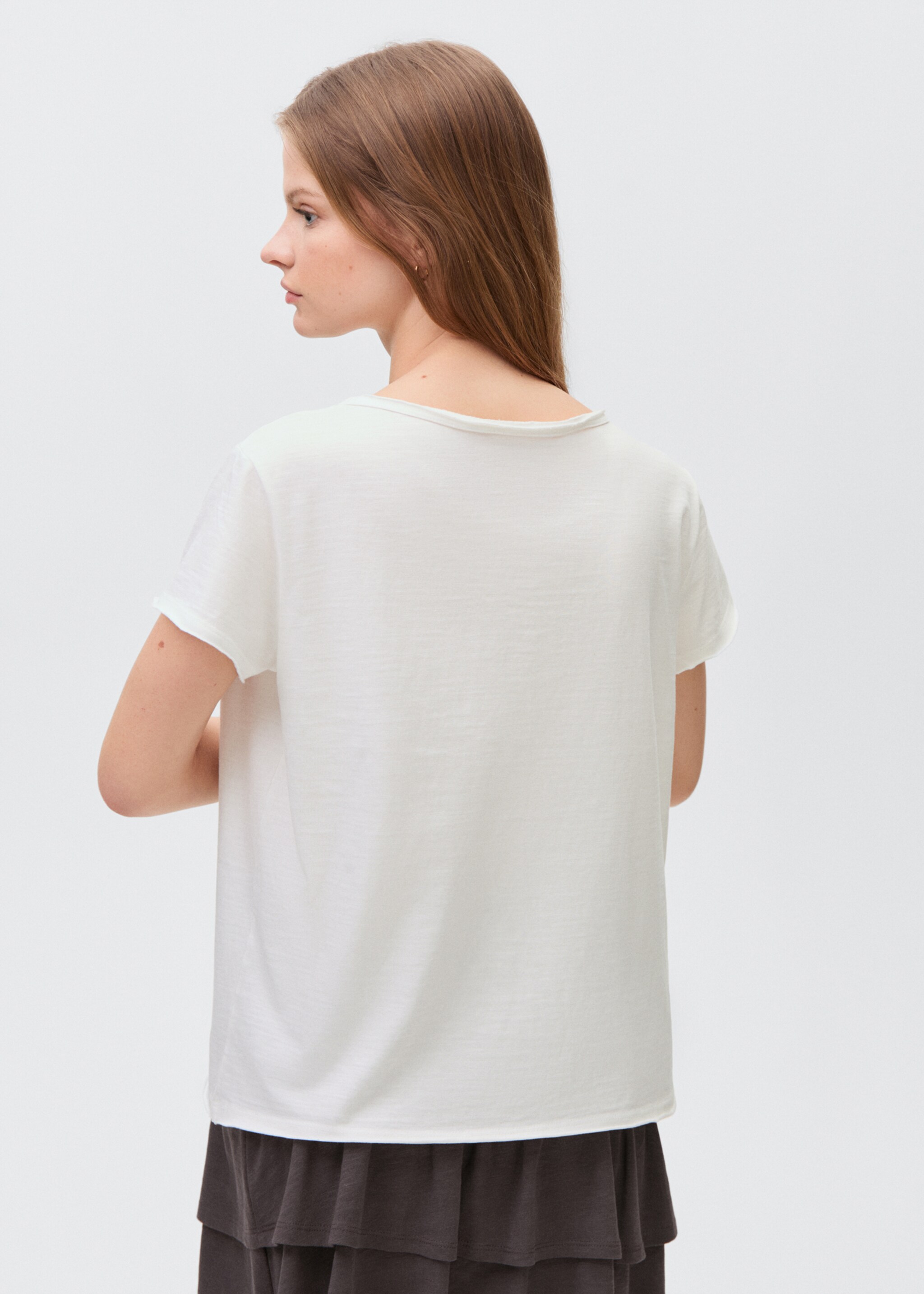V-neck cotton T-shirt - Reverse of the article