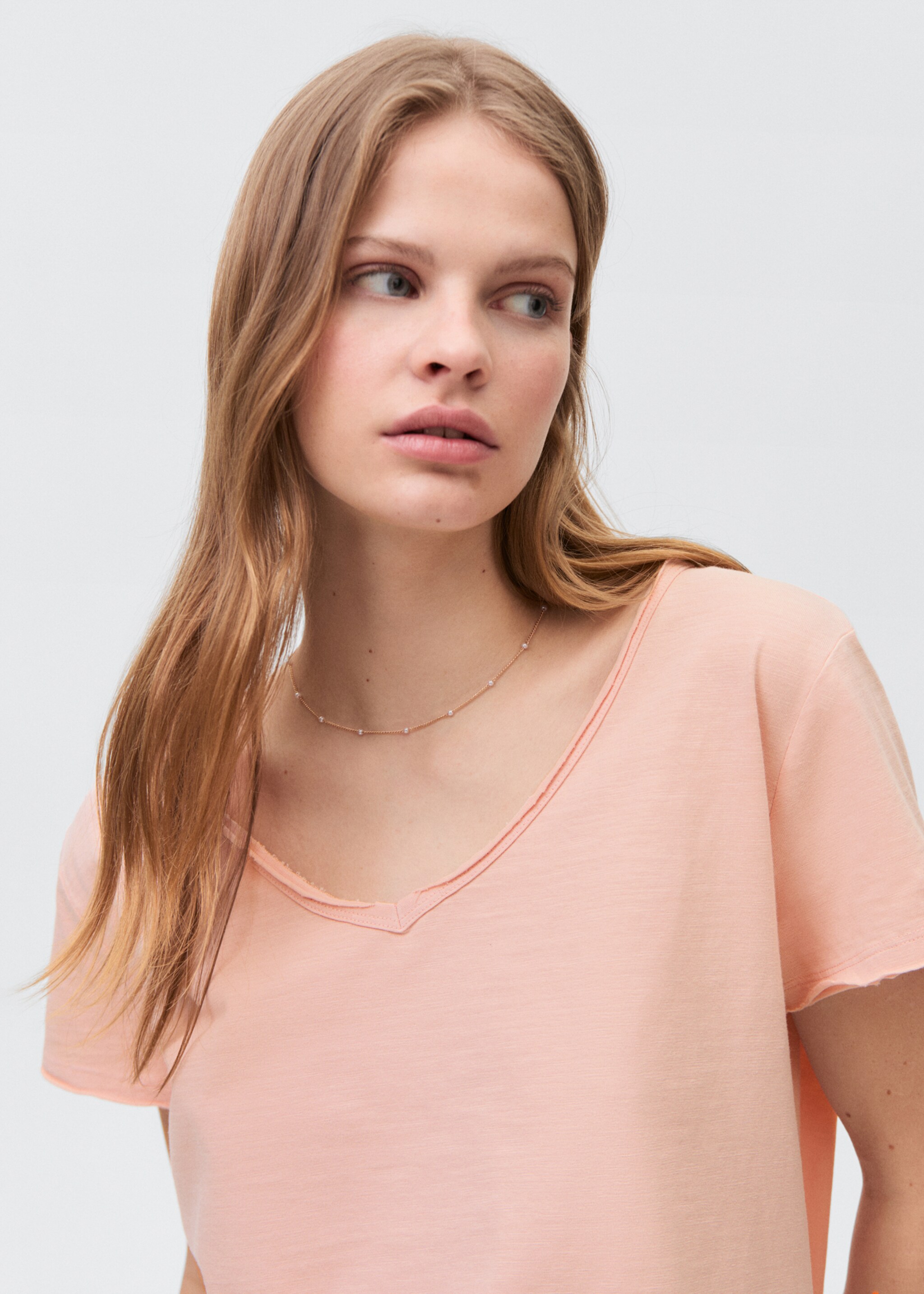 V-neck cotton T-shirt - Details of the article 1