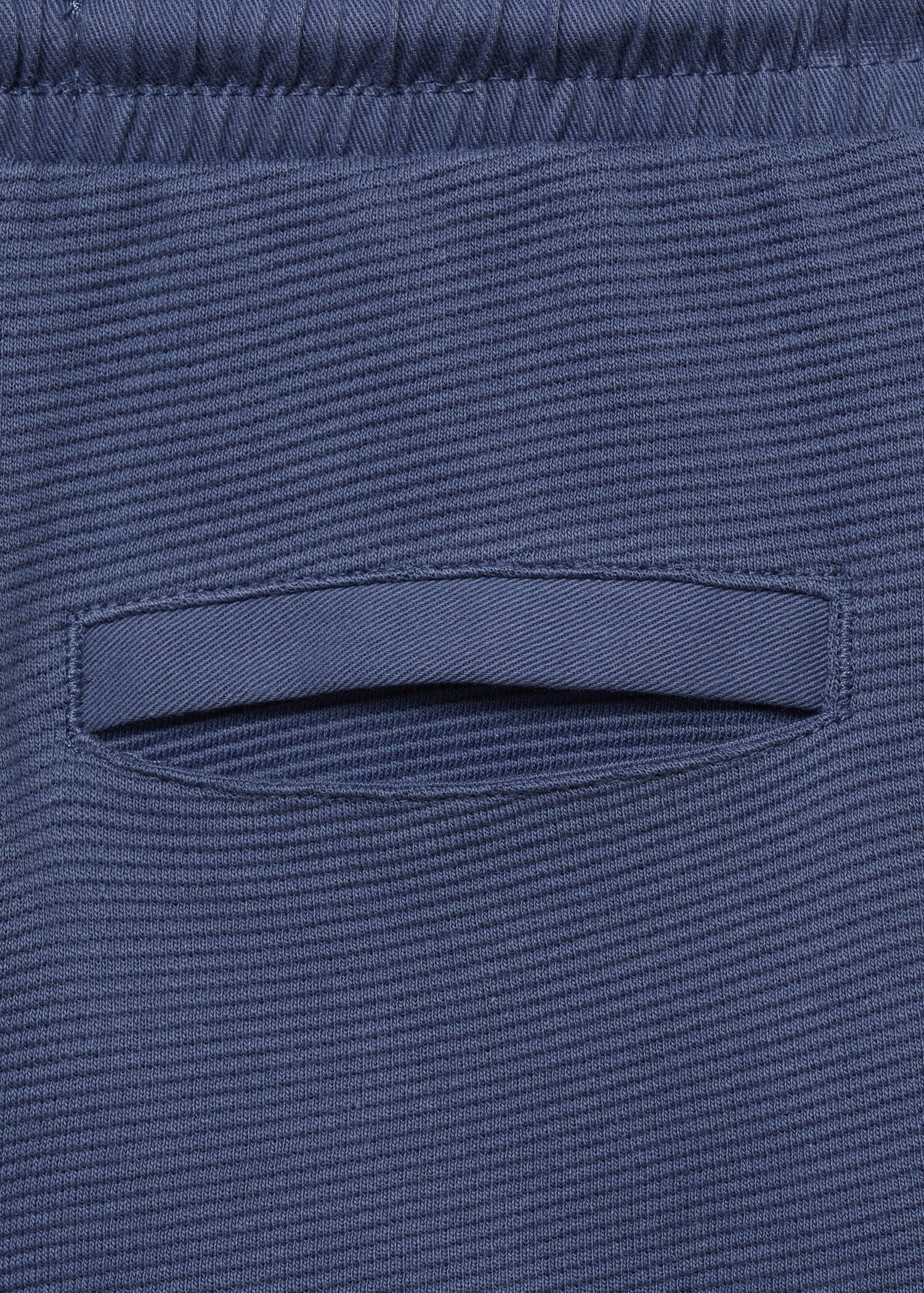 Elastic waist Bermuda shorts - Details of the article 0