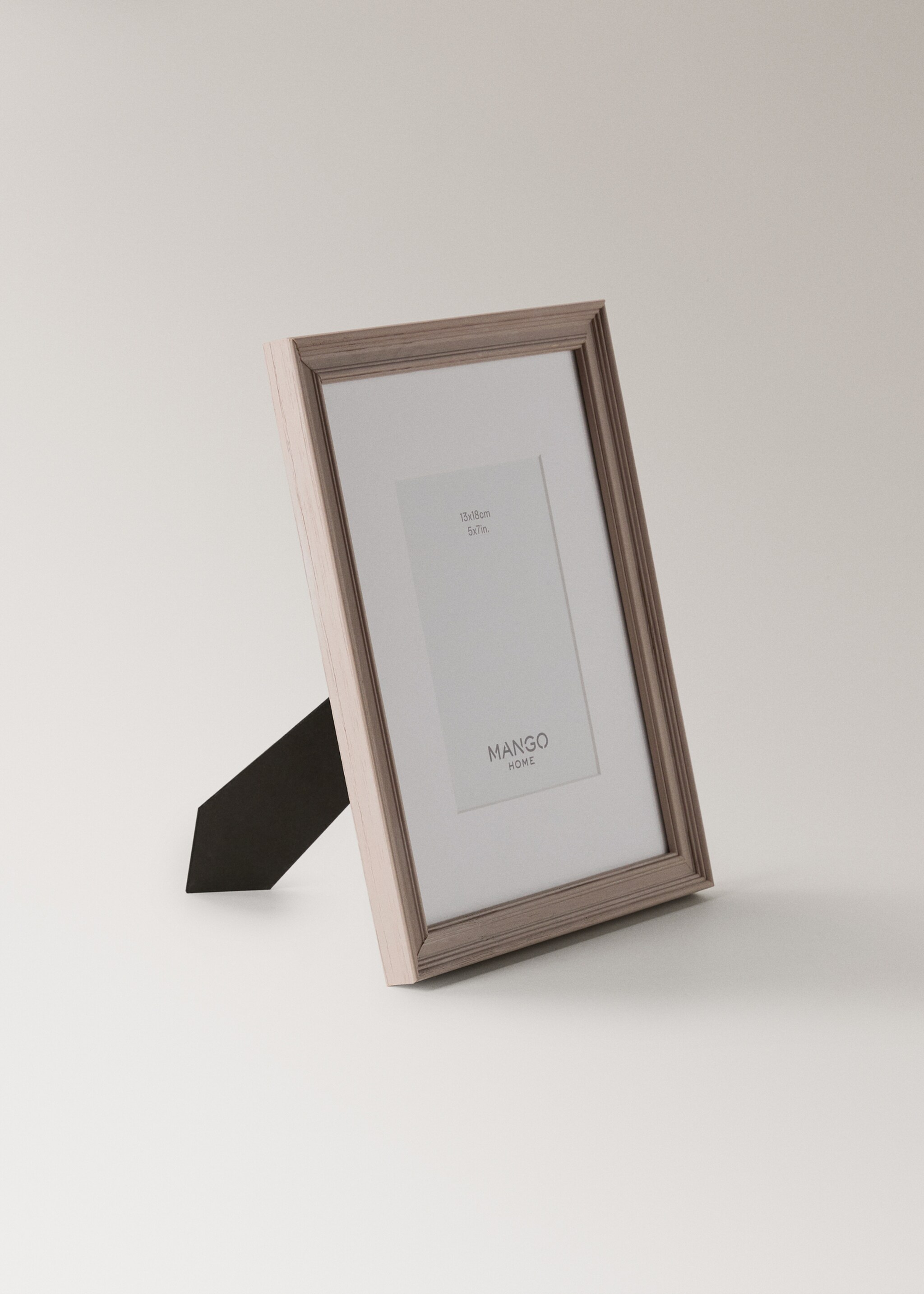 Large wooden passe-partout frame - Details of the article 1, Off White. Ref: 87017713-00.