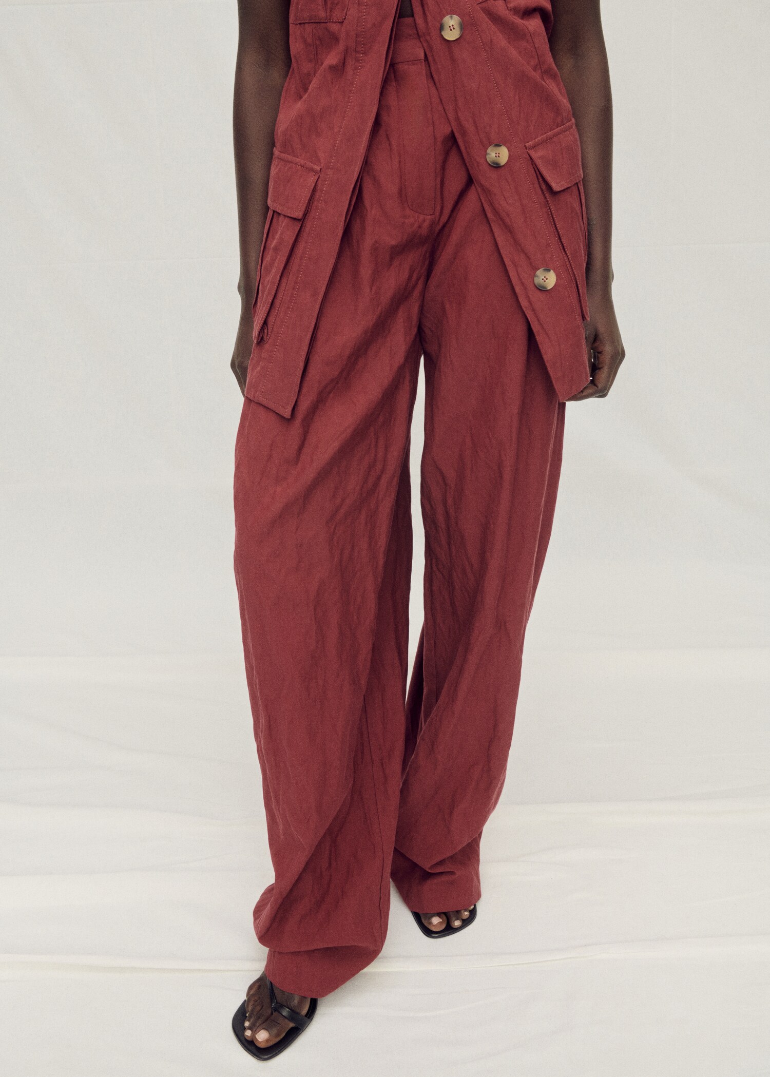 Wide-leg suit trousers with a creased effect - Medium plane