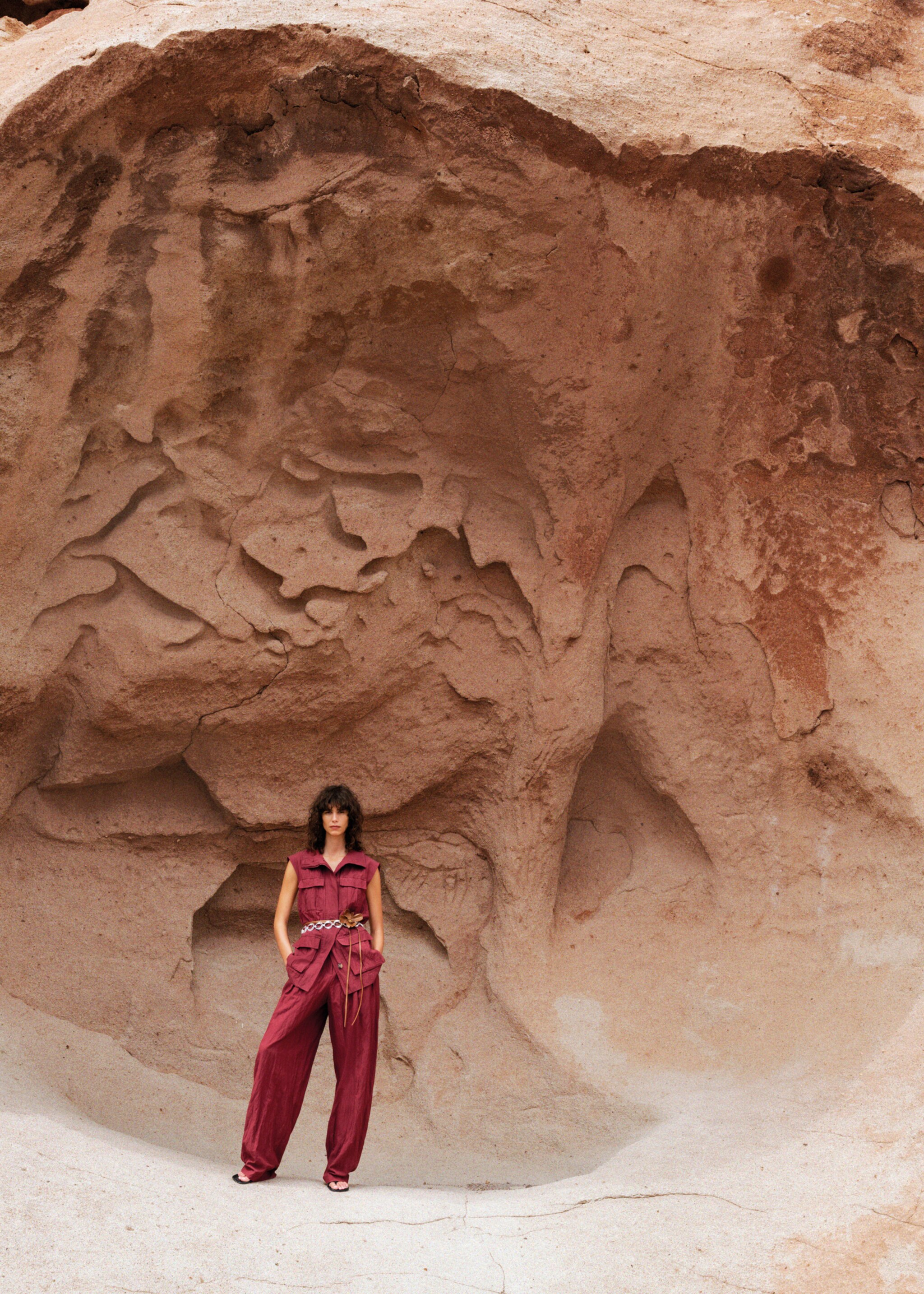 Wide-leg suit trousers with a creased effect - Details of the article 5
