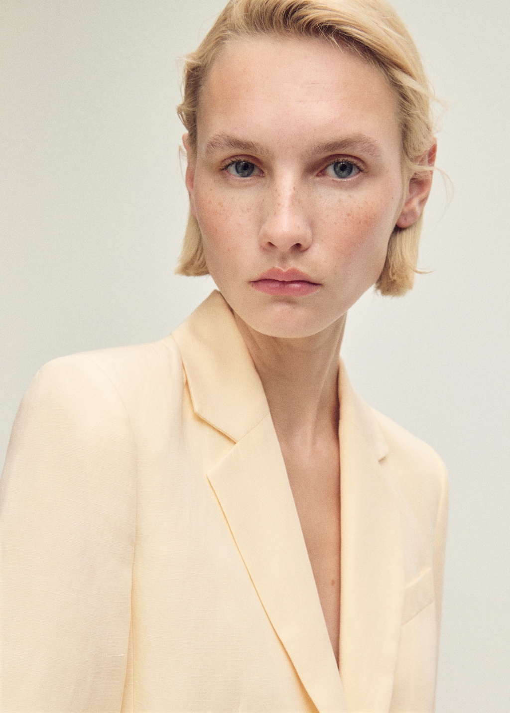 Linen-blend suit blazer - image 4